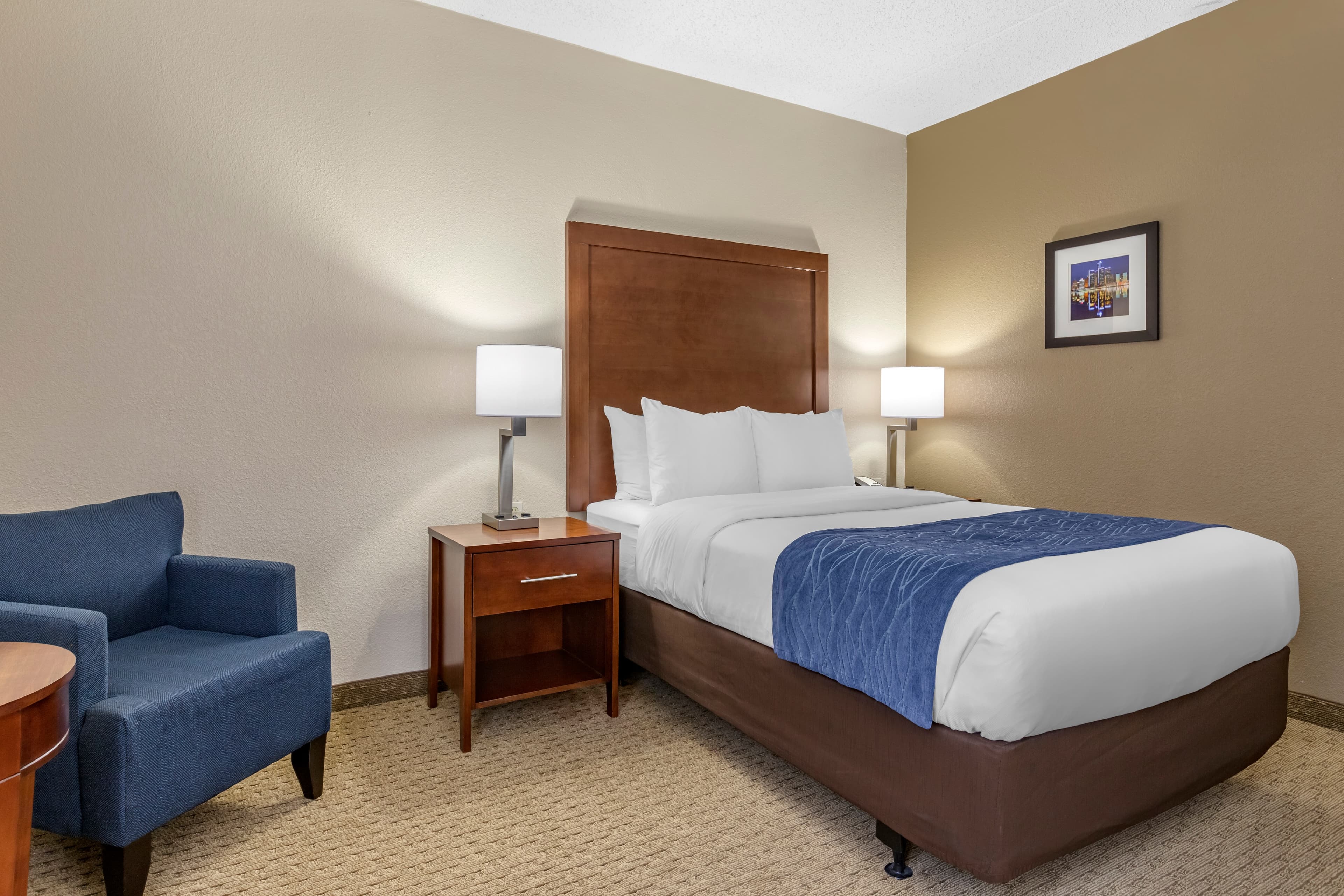 Comfort Inn Near Greenfield Village - Image 4