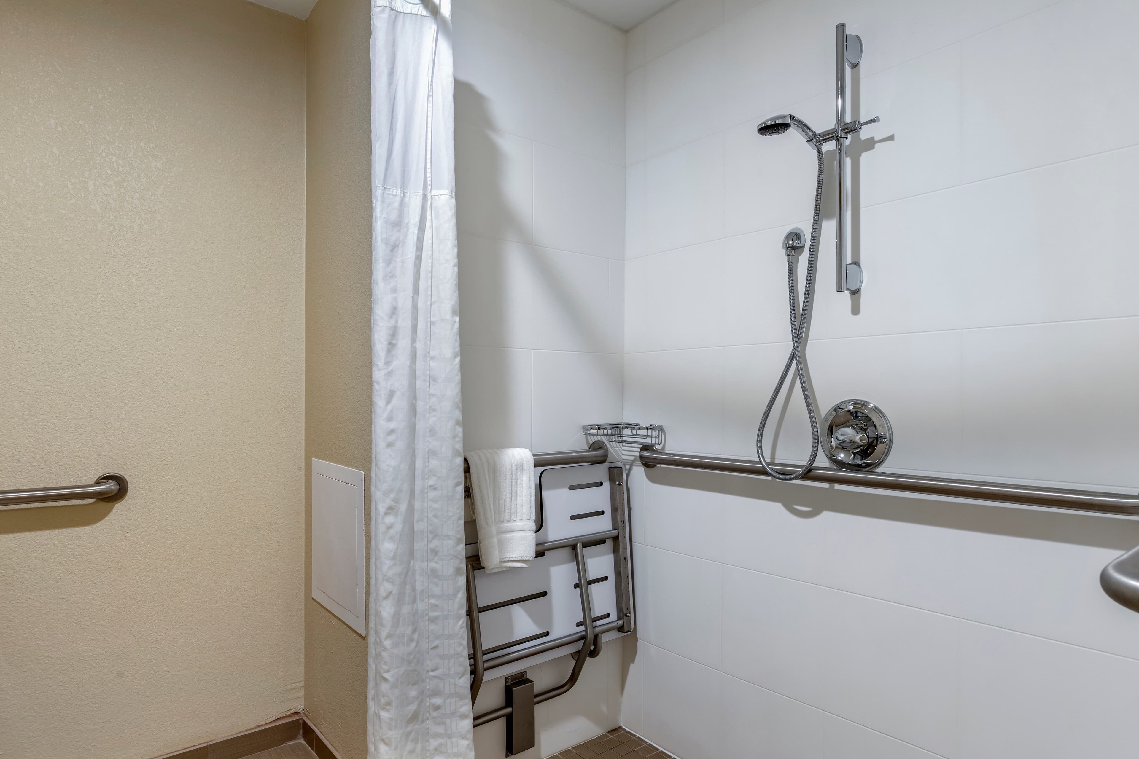 Comfort Inn Near Greenfield Village - Image 5