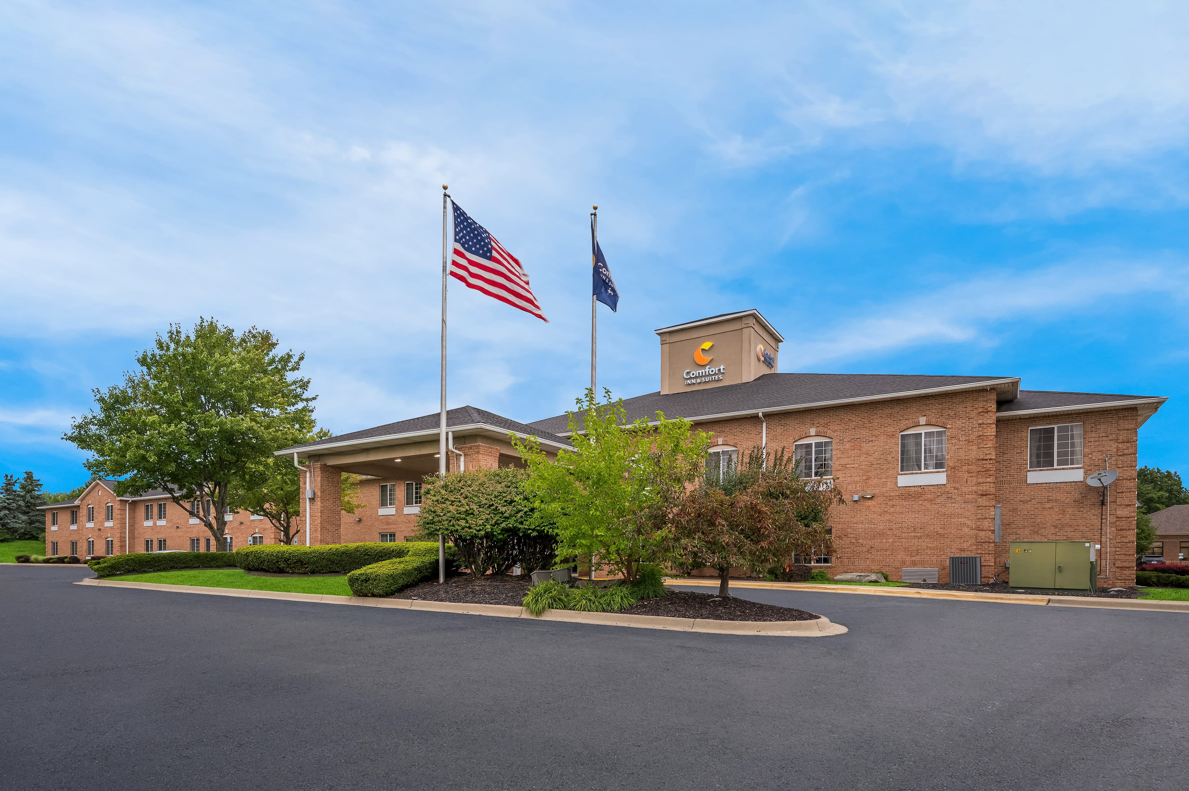 Comfort Inn & Suites Fenton - Image 1