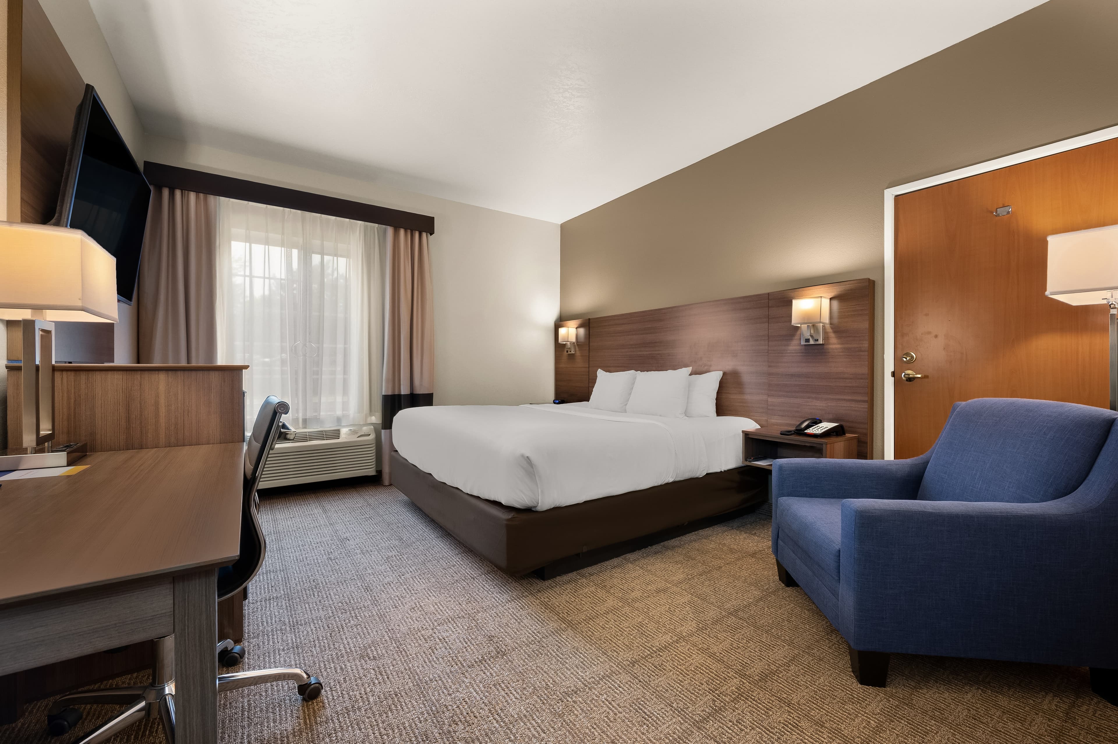 Comfort Inn & Suites Fenton - Image 2