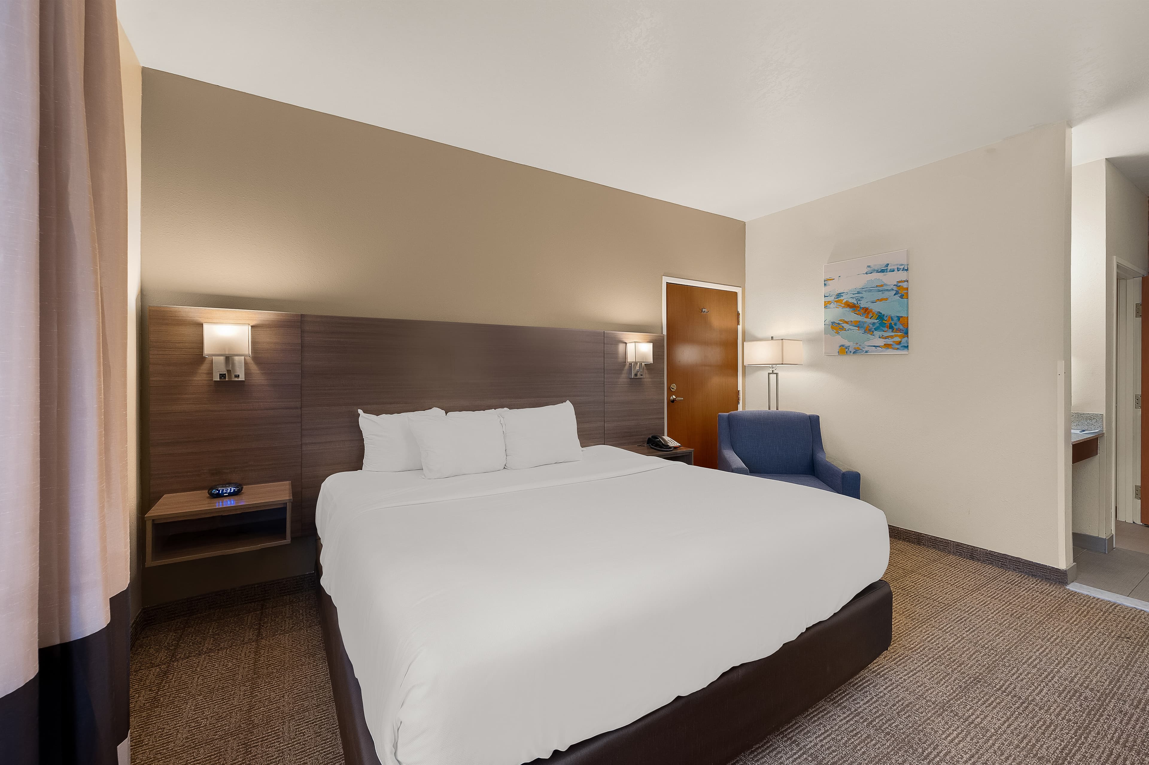 Comfort Inn & Suites Fenton - Image 3