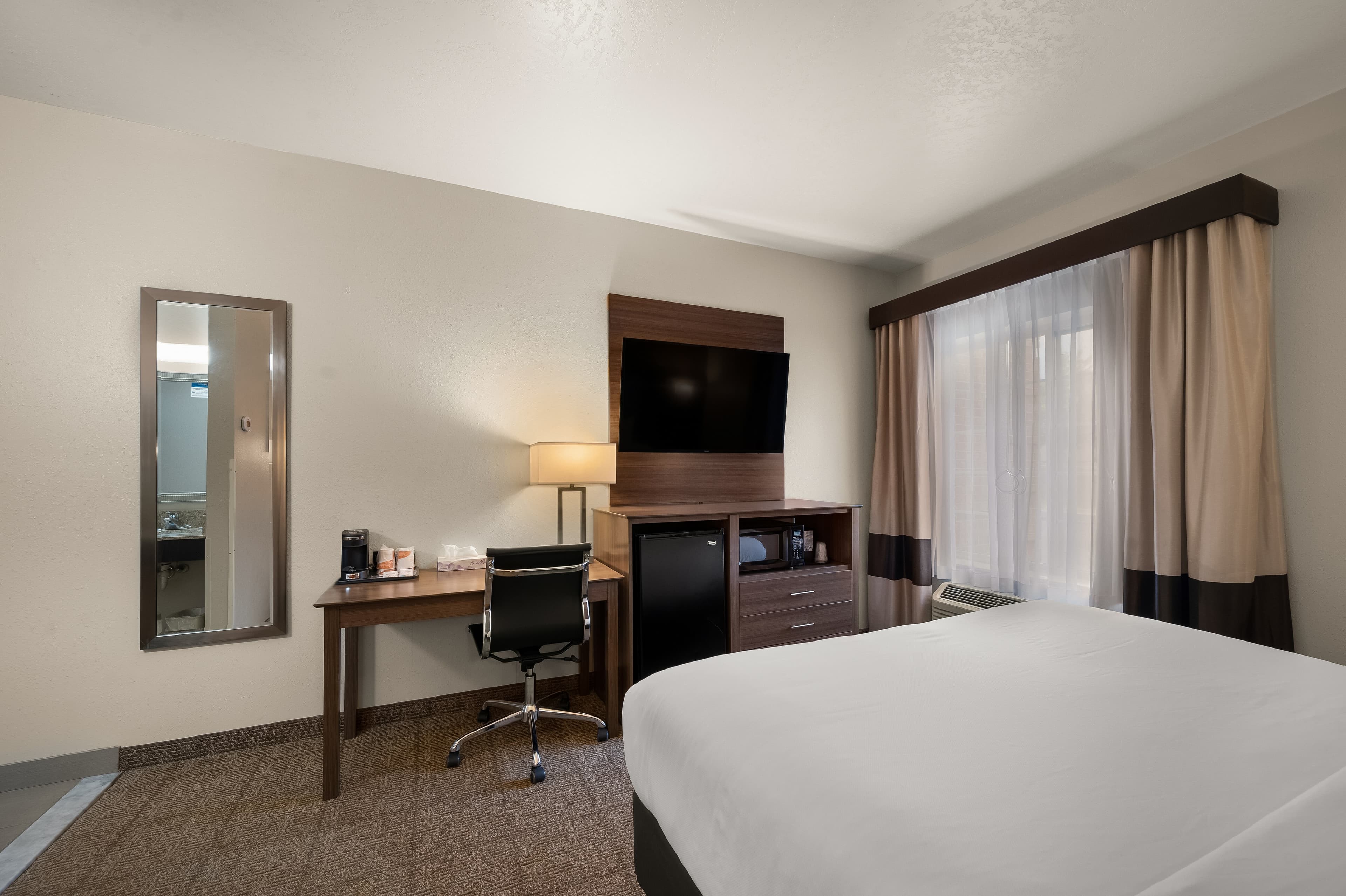 Comfort Inn & Suites Fenton - Image 4