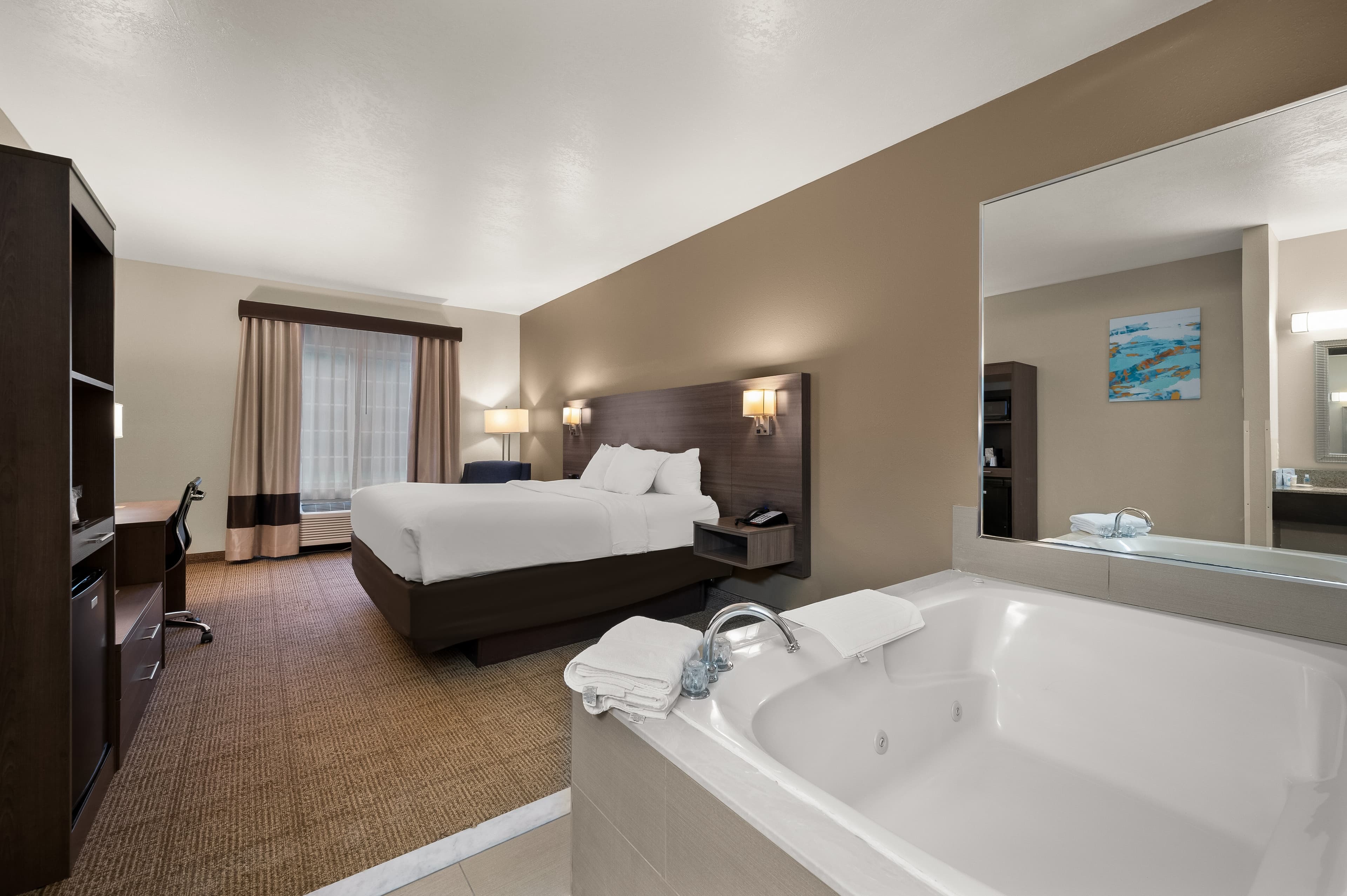 Comfort Inn & Suites Fenton — 12
