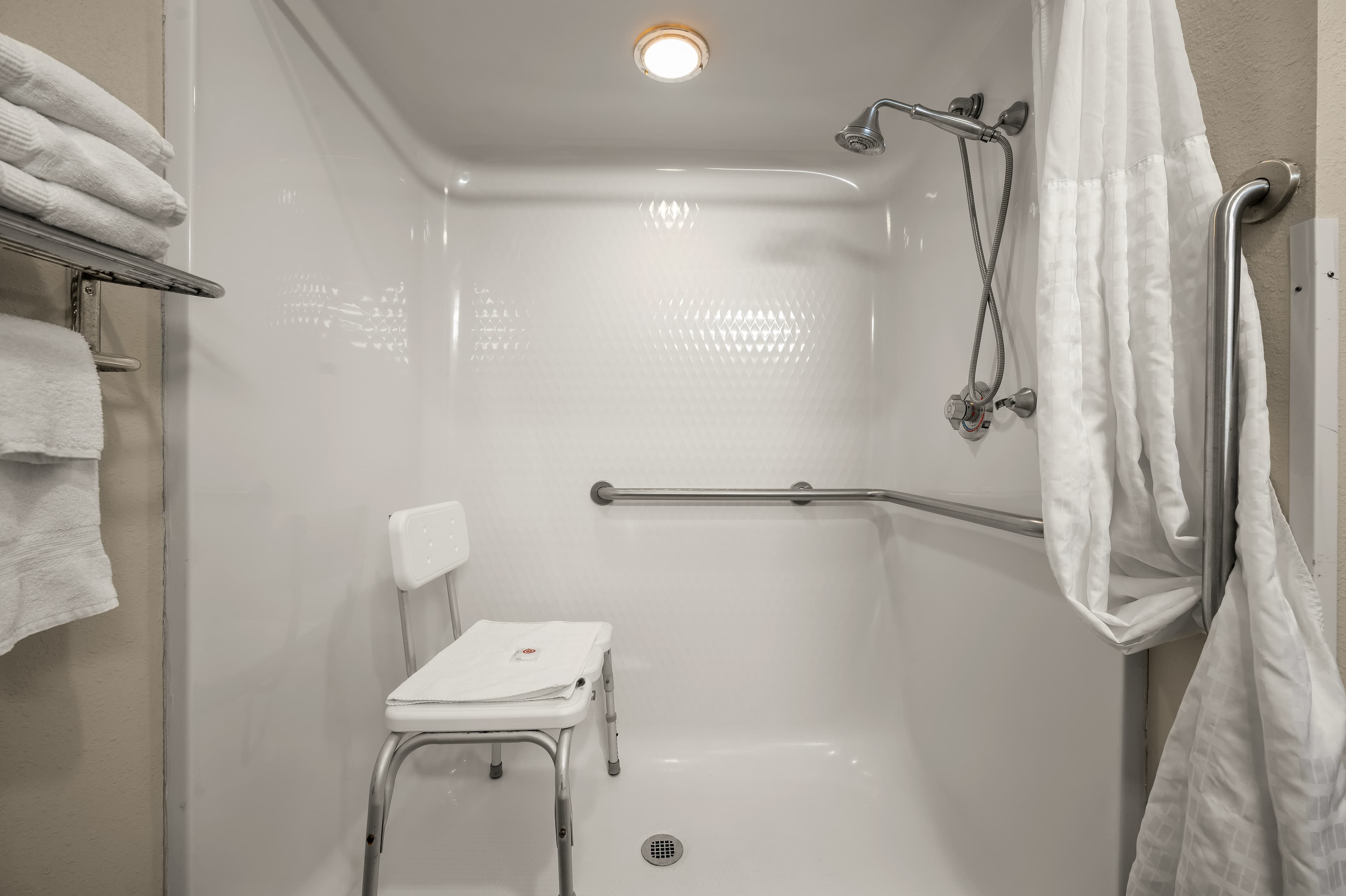 Comfort Inn & Suites Fenton — 22