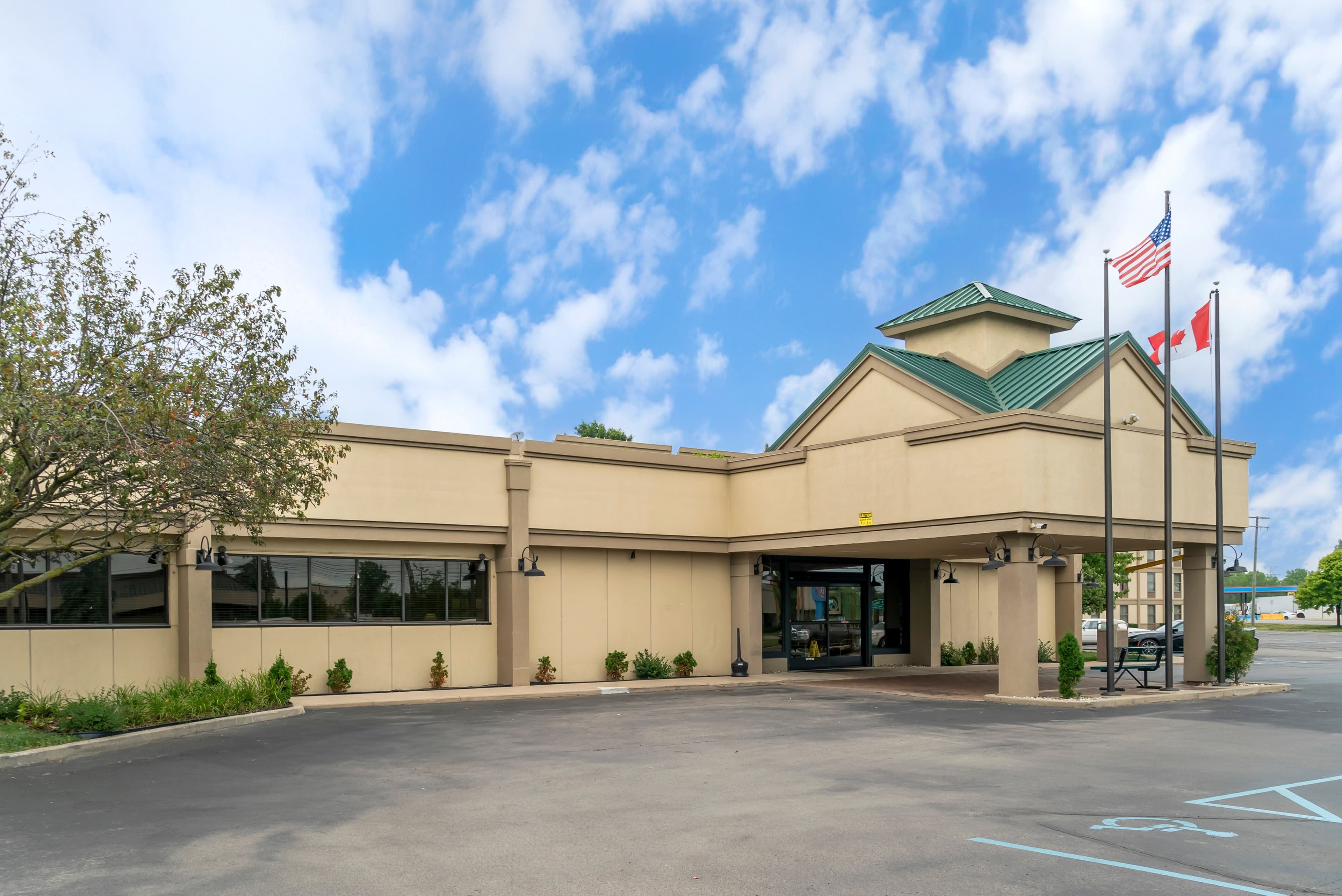 Quality Inn & Suites Monroe - Image 1