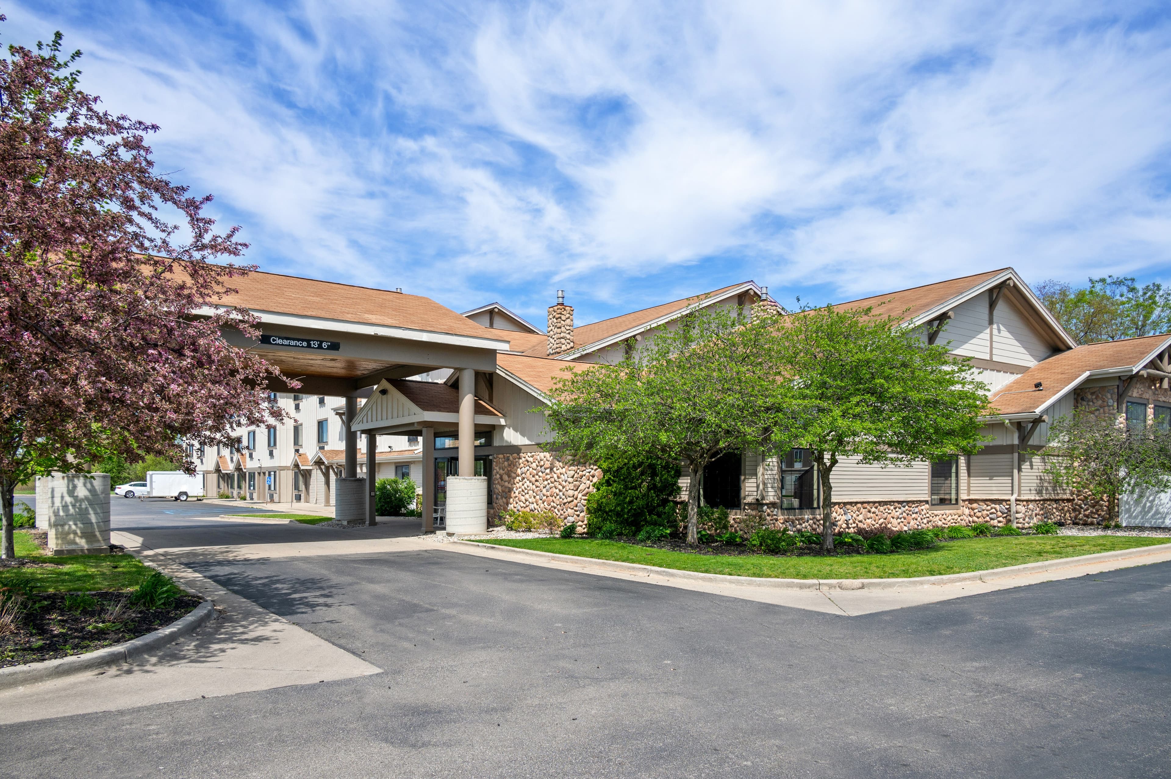 White Pine Inn & Suites - Image 1