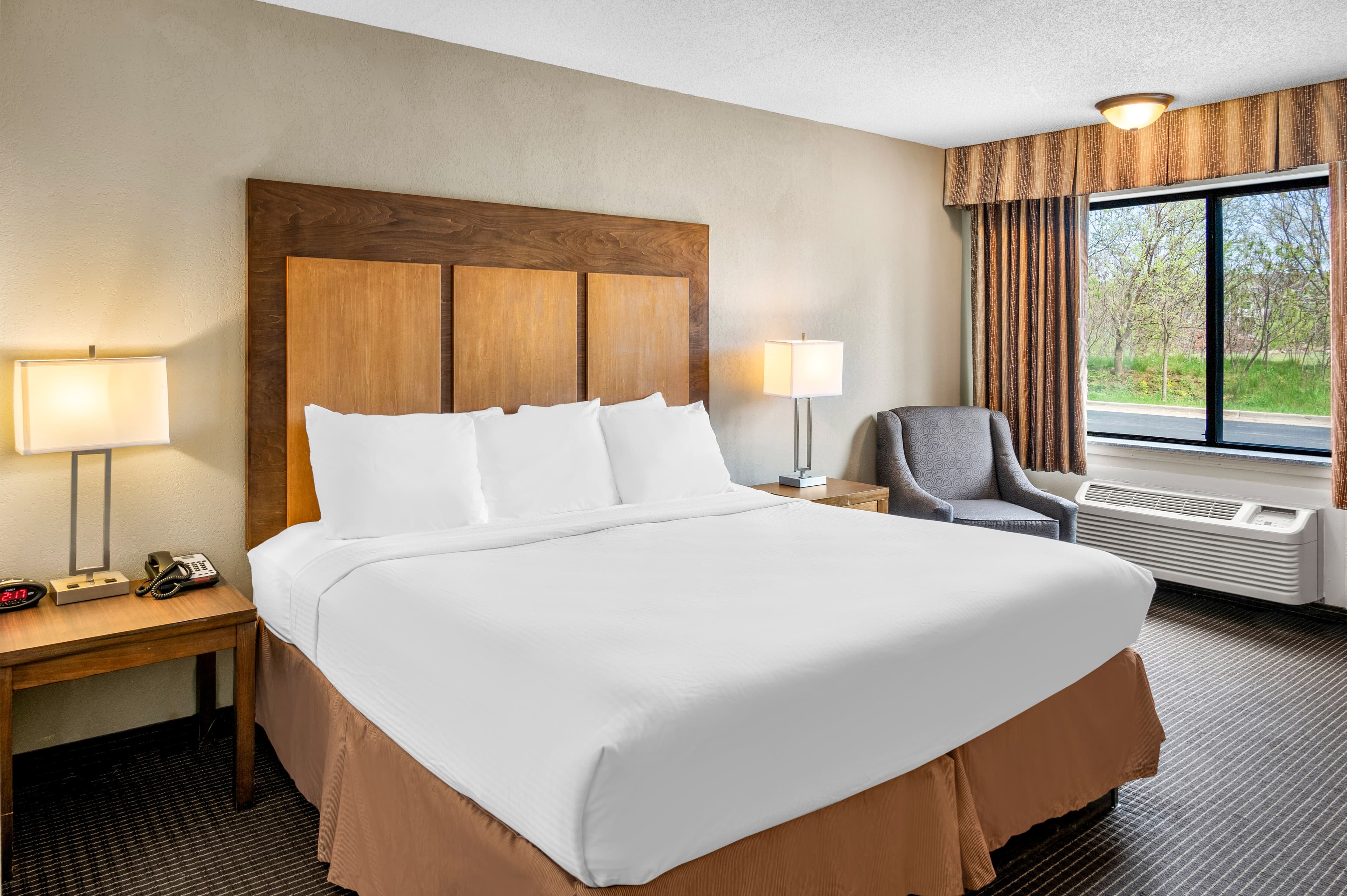 White Pine Inn & Suites - Image 2