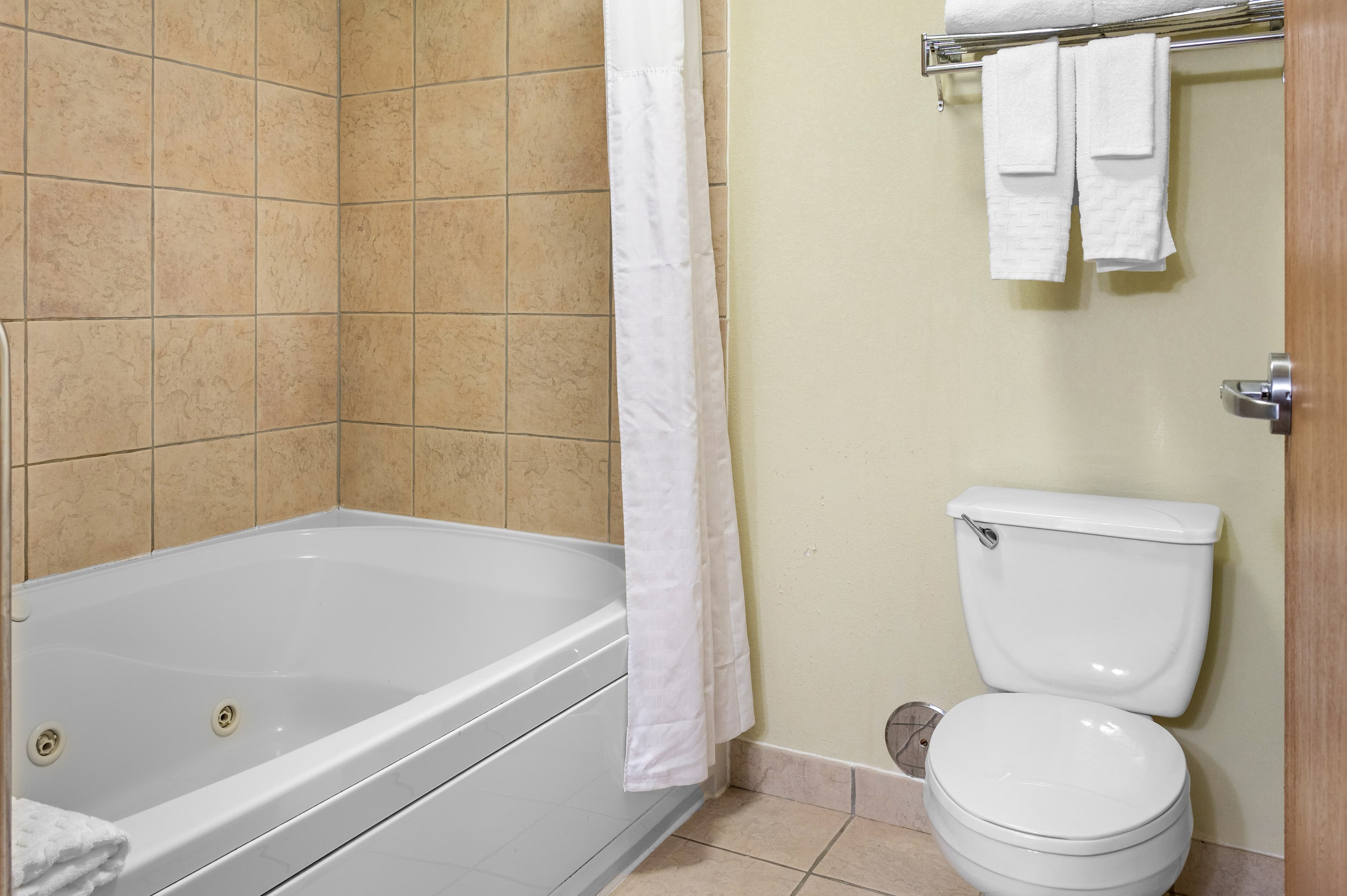 White Pine Inn & Suites — 14