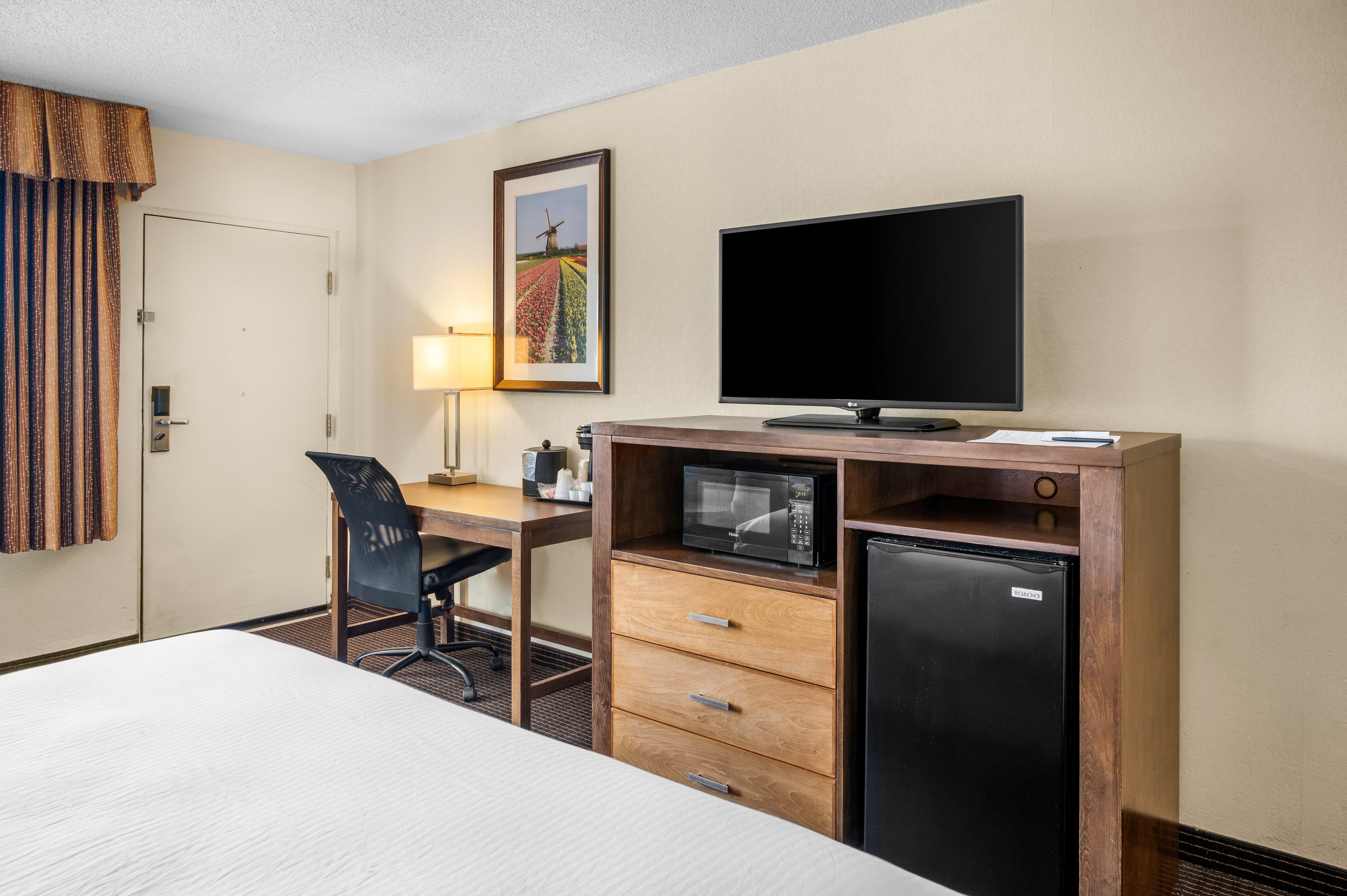 White Pine Inn & Suites - Image 3