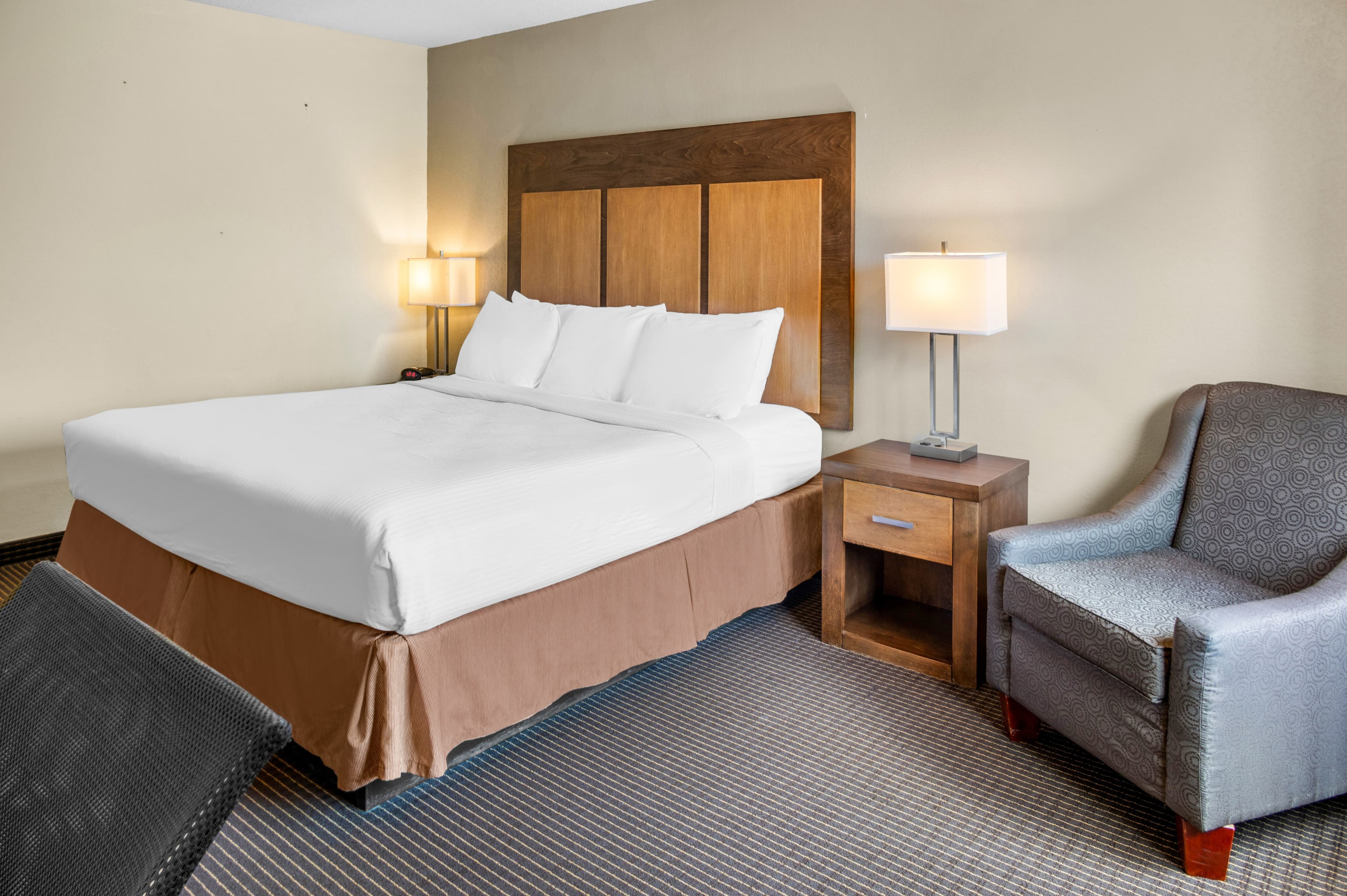 White Pine Inn & Suites - Image 4