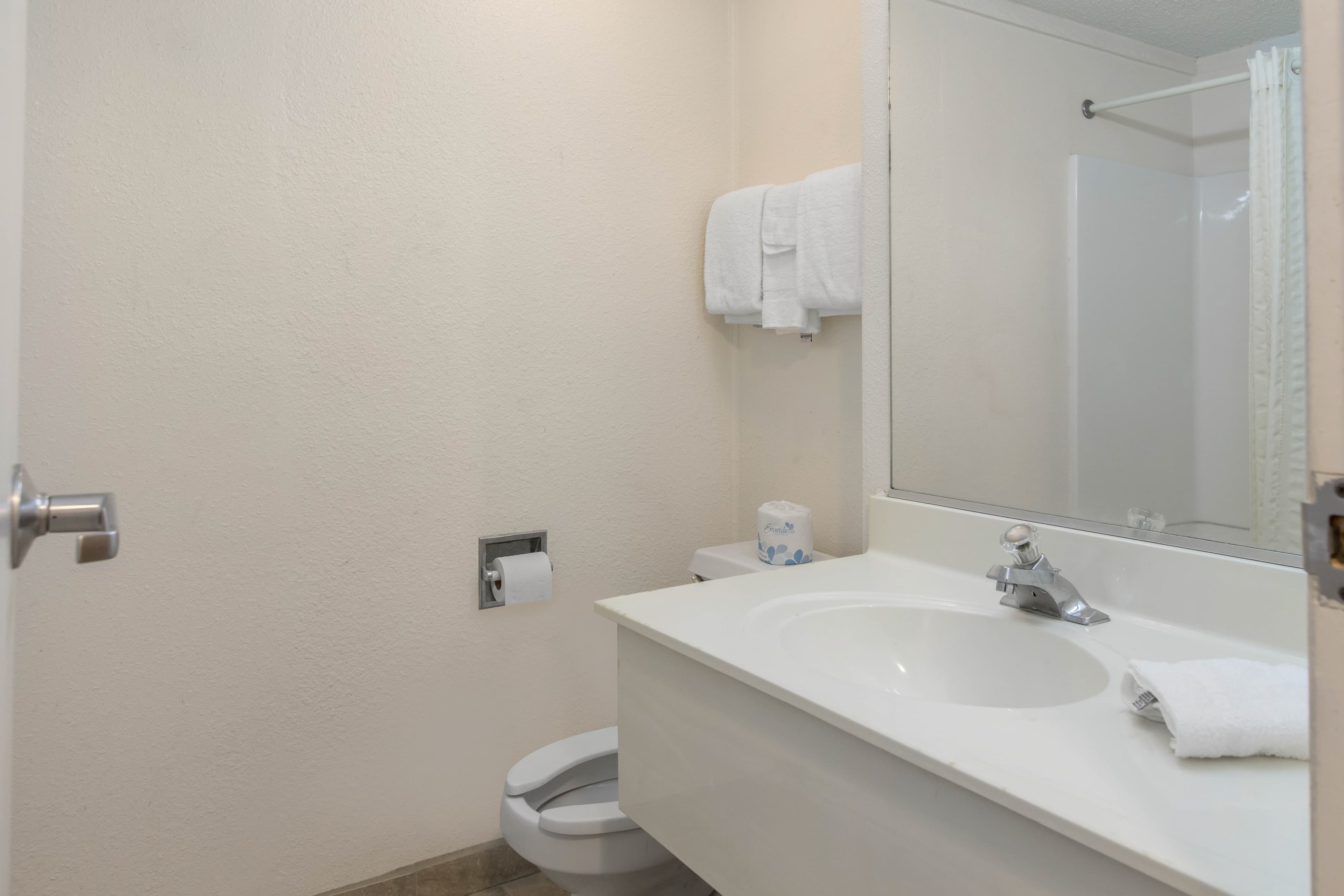 Rodeway Inn Auburn Hills - Detroit — 6