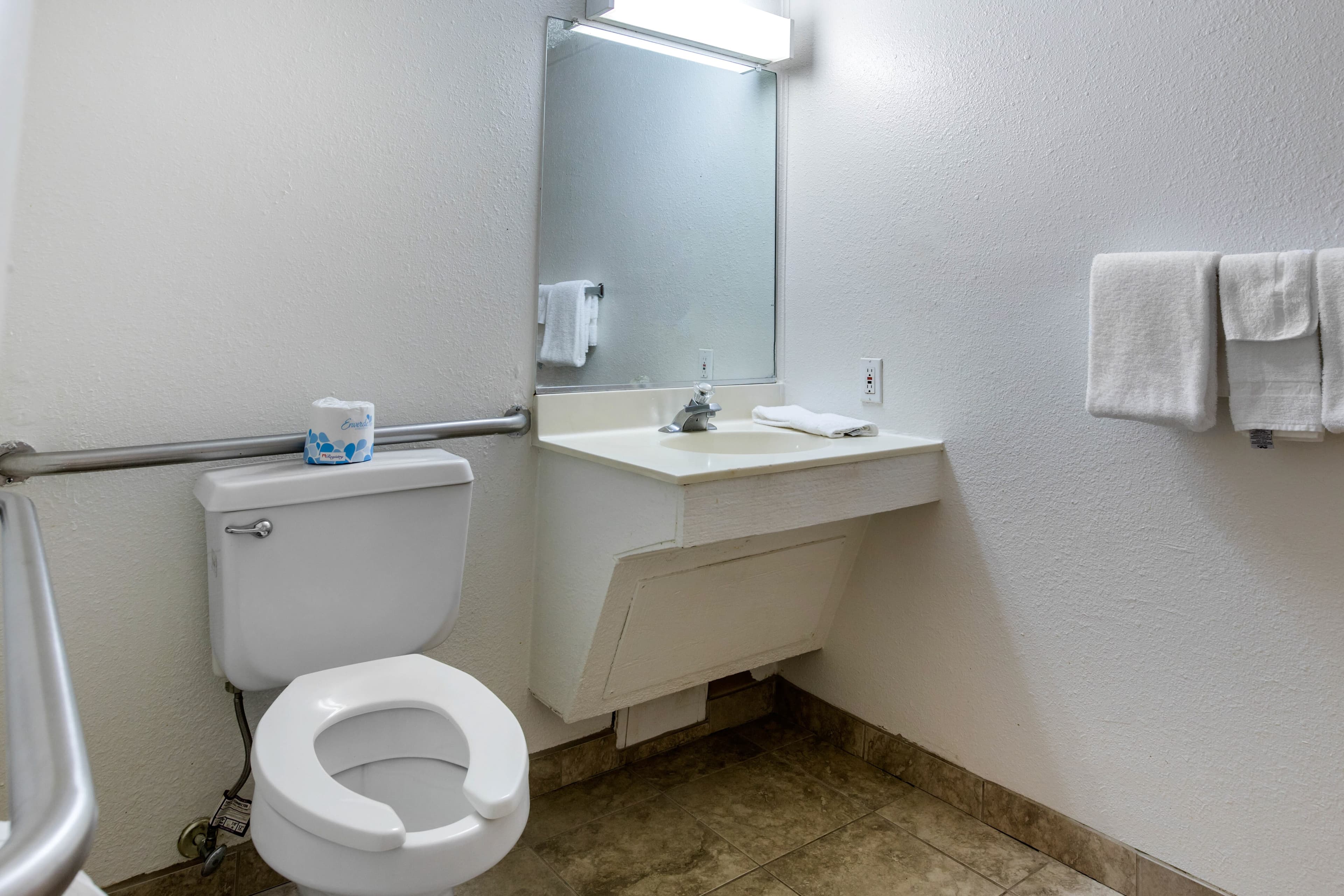Rodeway Inn Auburn Hills - Detroit - Image 3