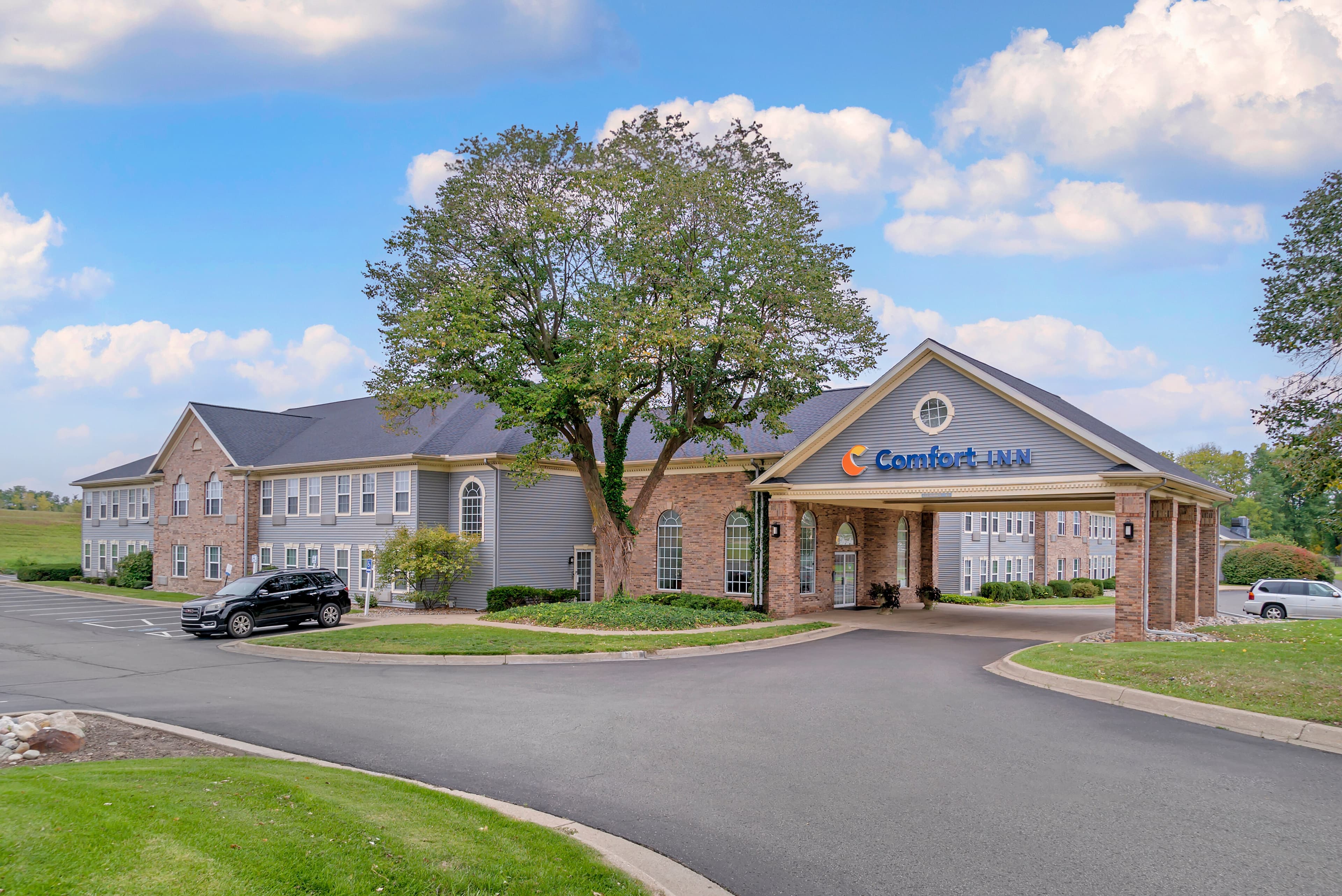 Comfort Inn Plainwell - Image 1