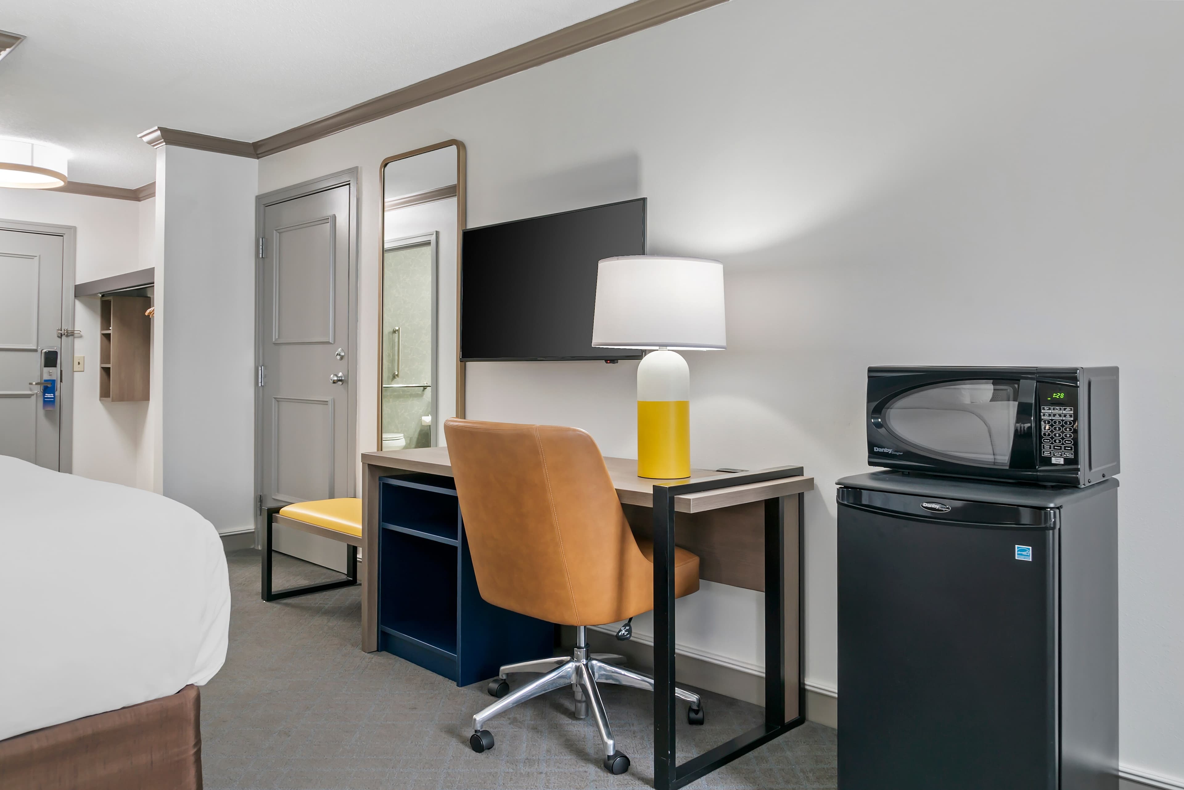 Comfort Inn Plainwell - Image 3