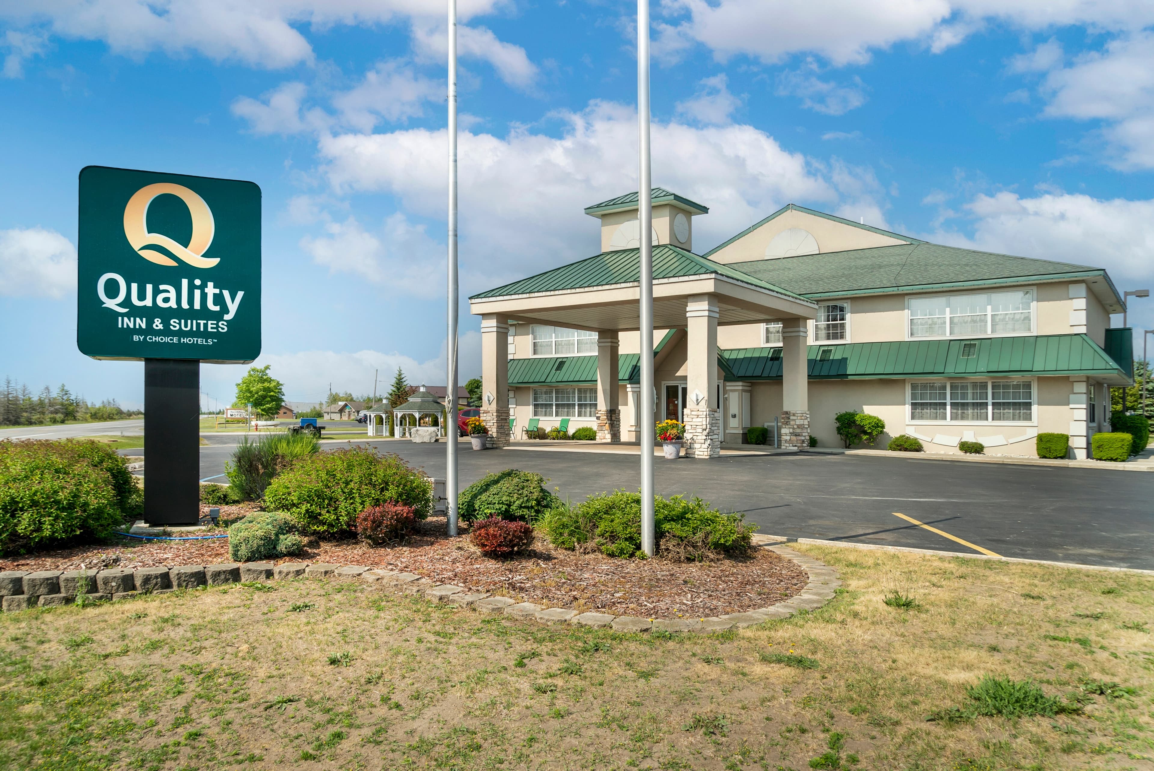 Quality Inn & Suites Manistique - Image 1