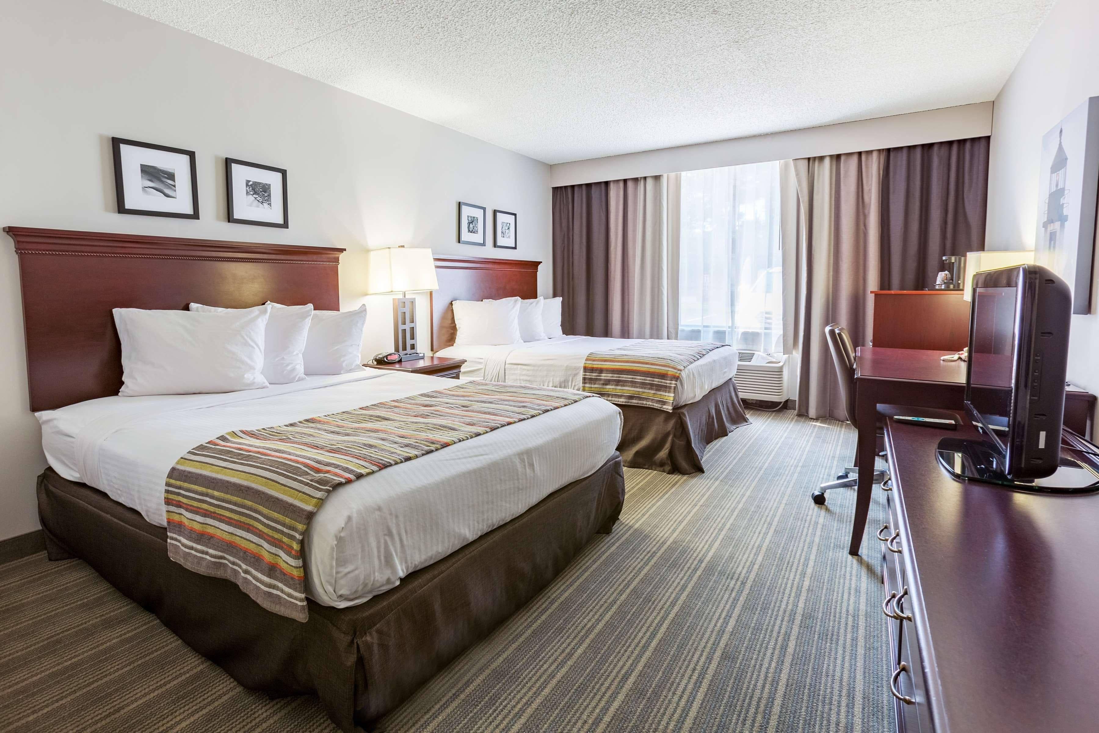 Country Inn & Suites by Radisson, Traverse City, MI — 3