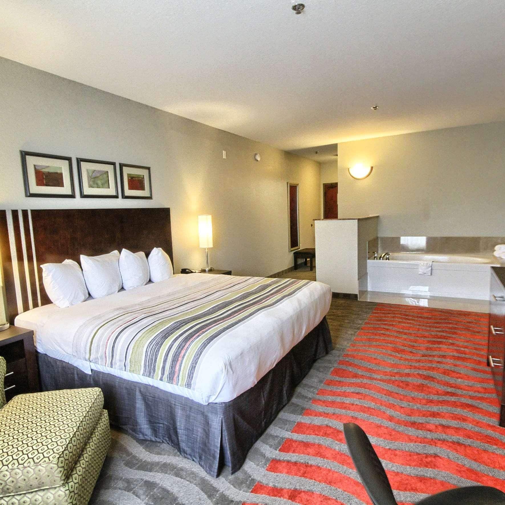 Country Inn & Suites by Radisson, Dearborn, MI — 5