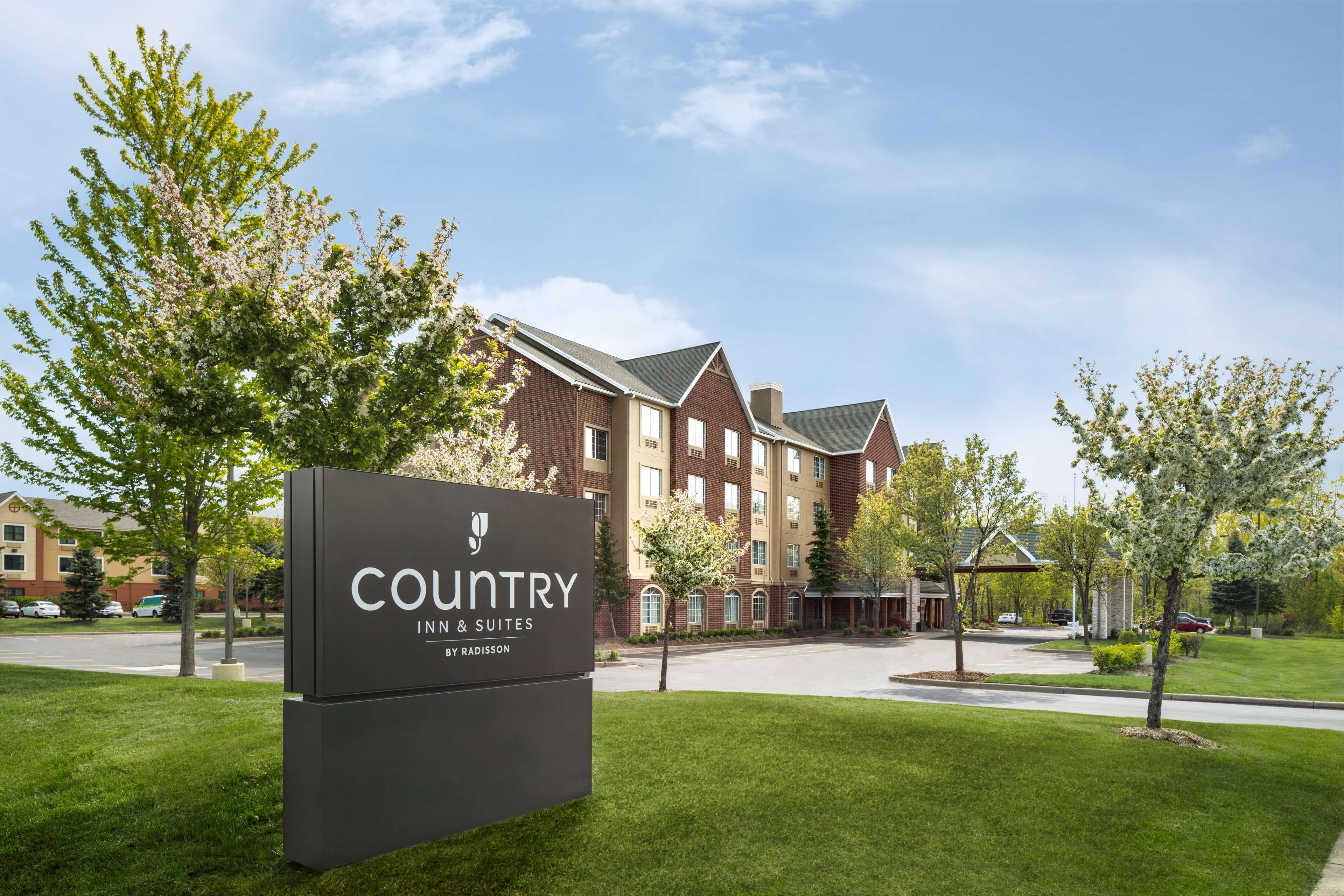 Country Inn & Suites by Radisson, Novi, MI - Image 1