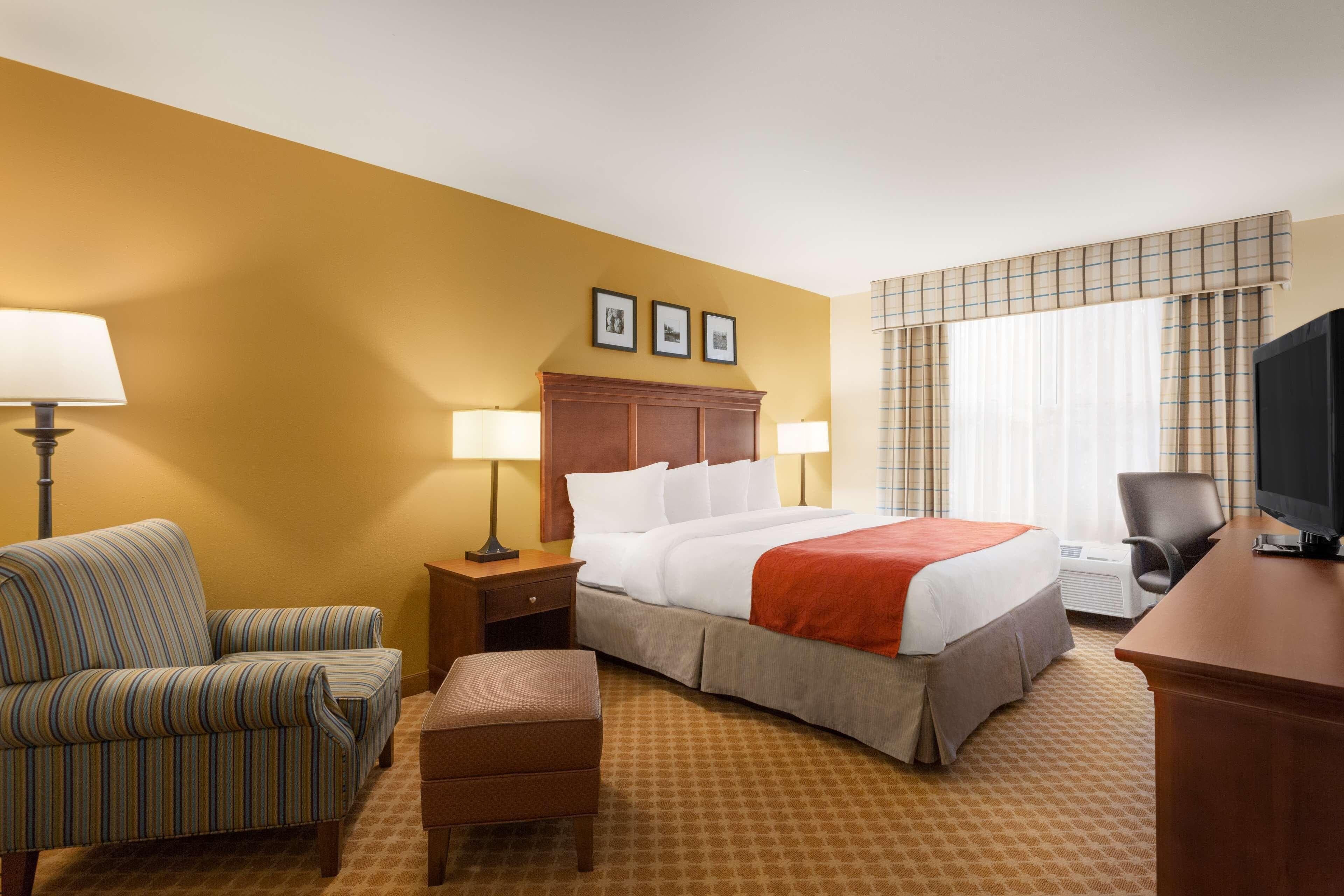 Country Inn & Suites by Radisson, Holland, MI - Image 2