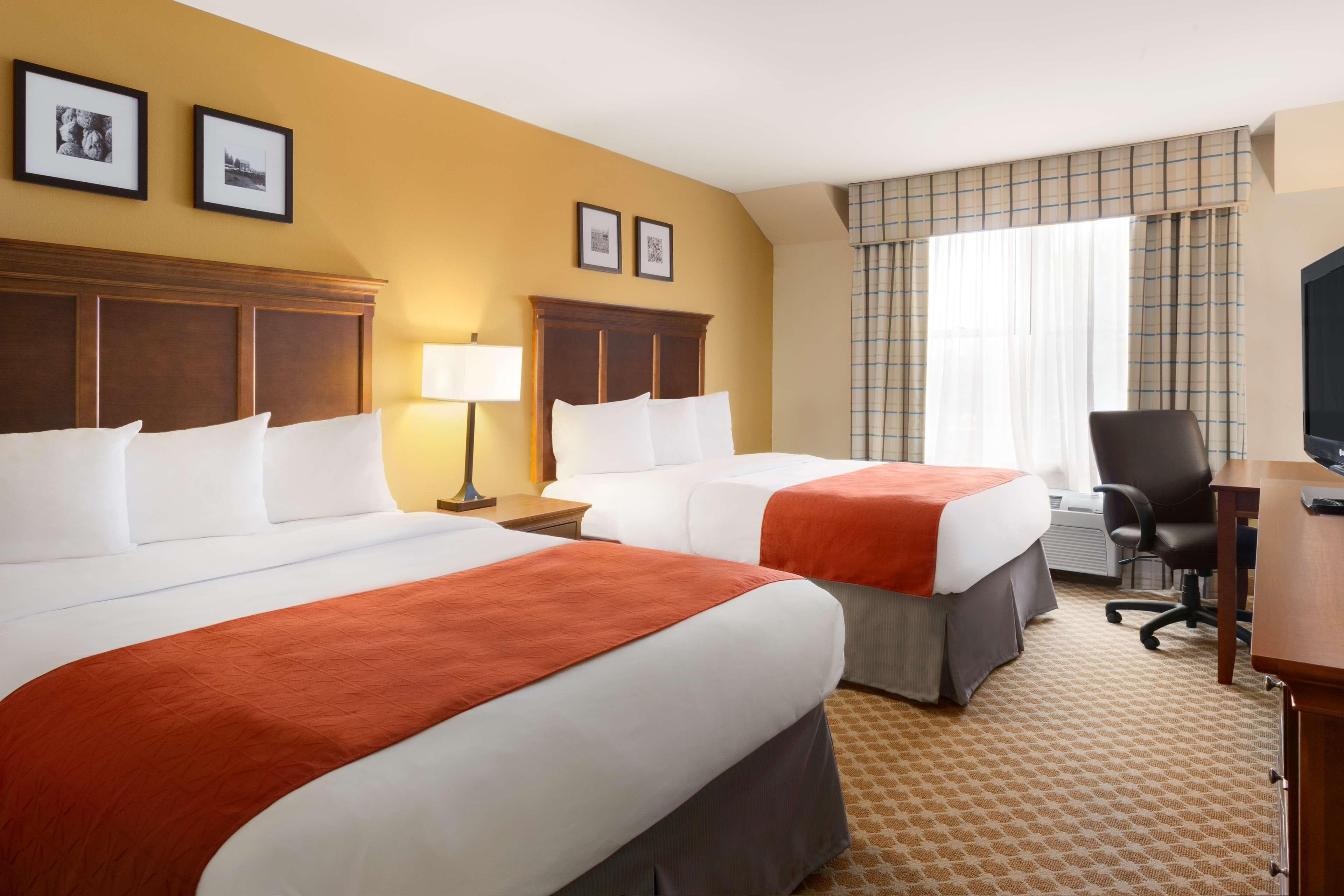 Country Inn & Suites by Radisson, Holland, MI - Image 5