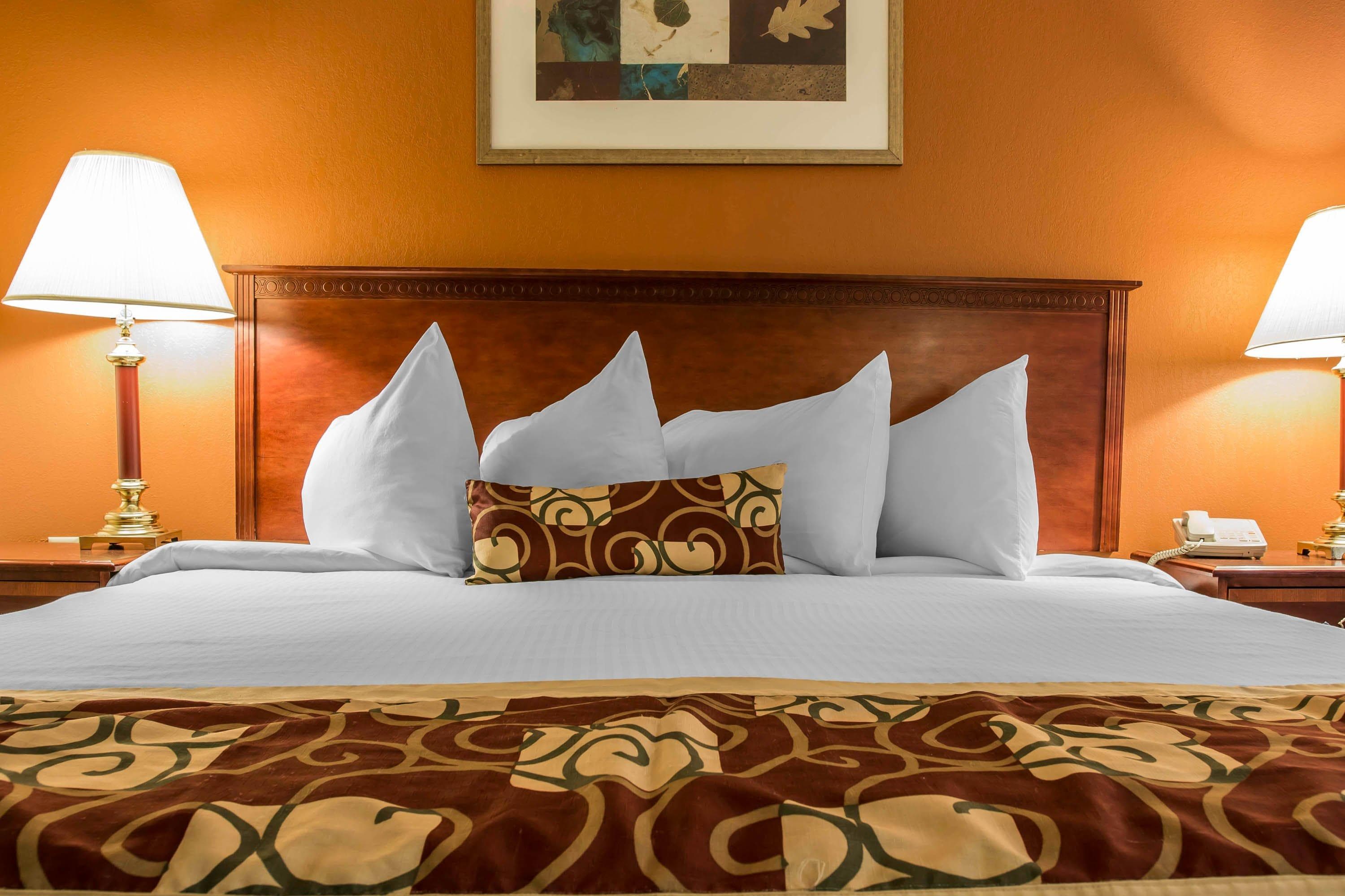 Rodeway Inn Muskegon Airport - Image 2