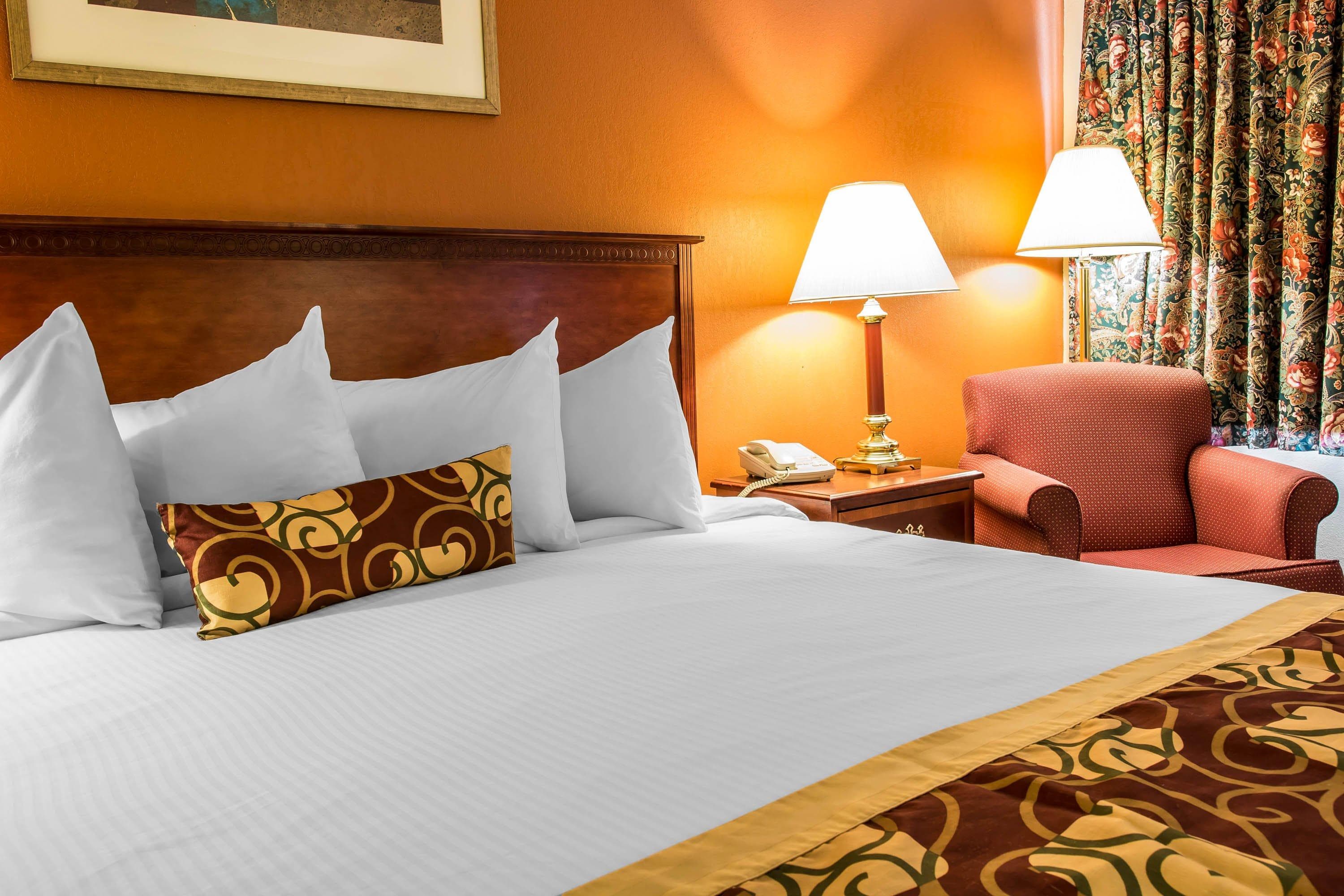 Rodeway Inn Muskegon Airport - Image 4