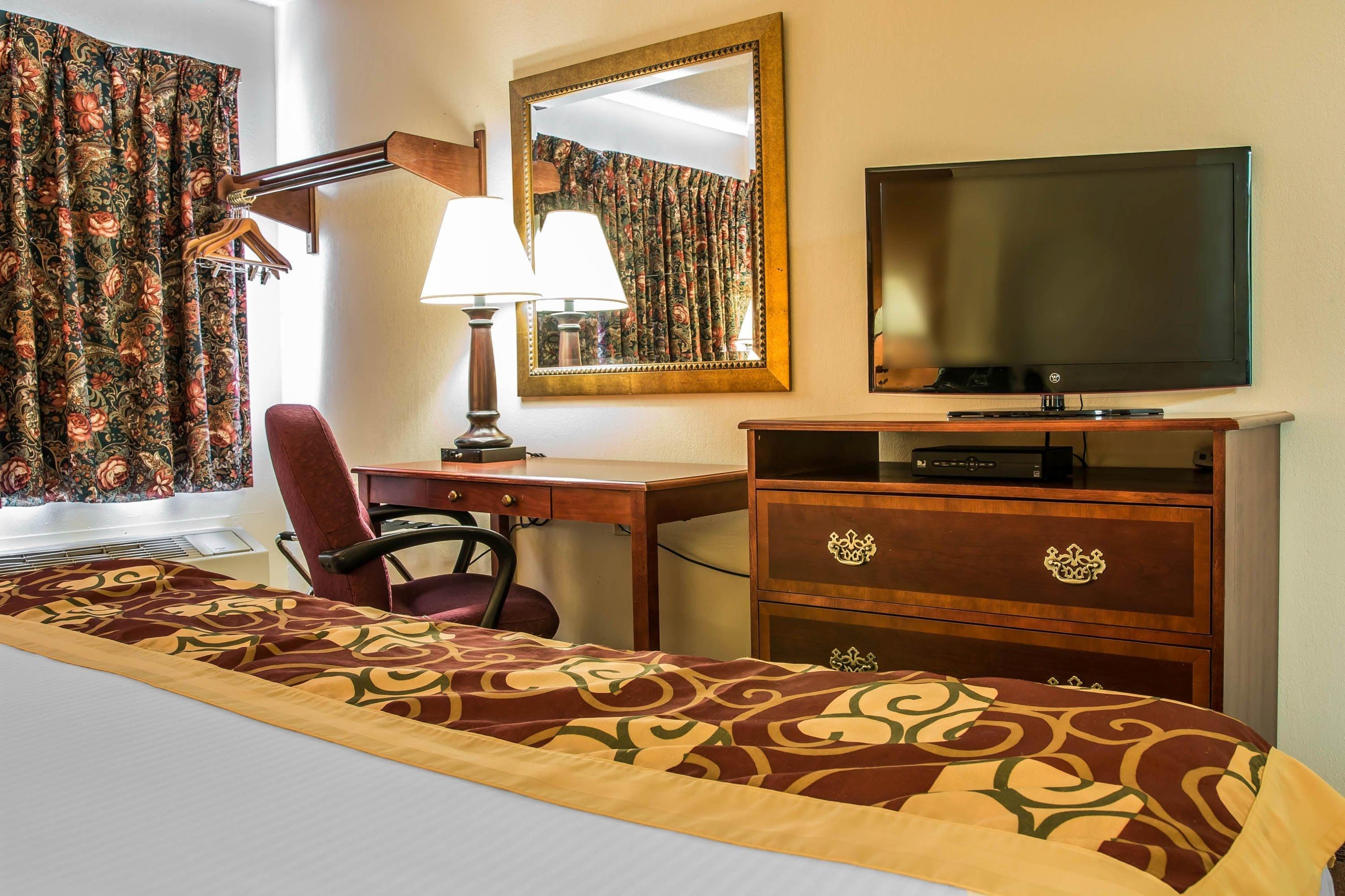 Rodeway Inn Muskegon Airport - Image 5