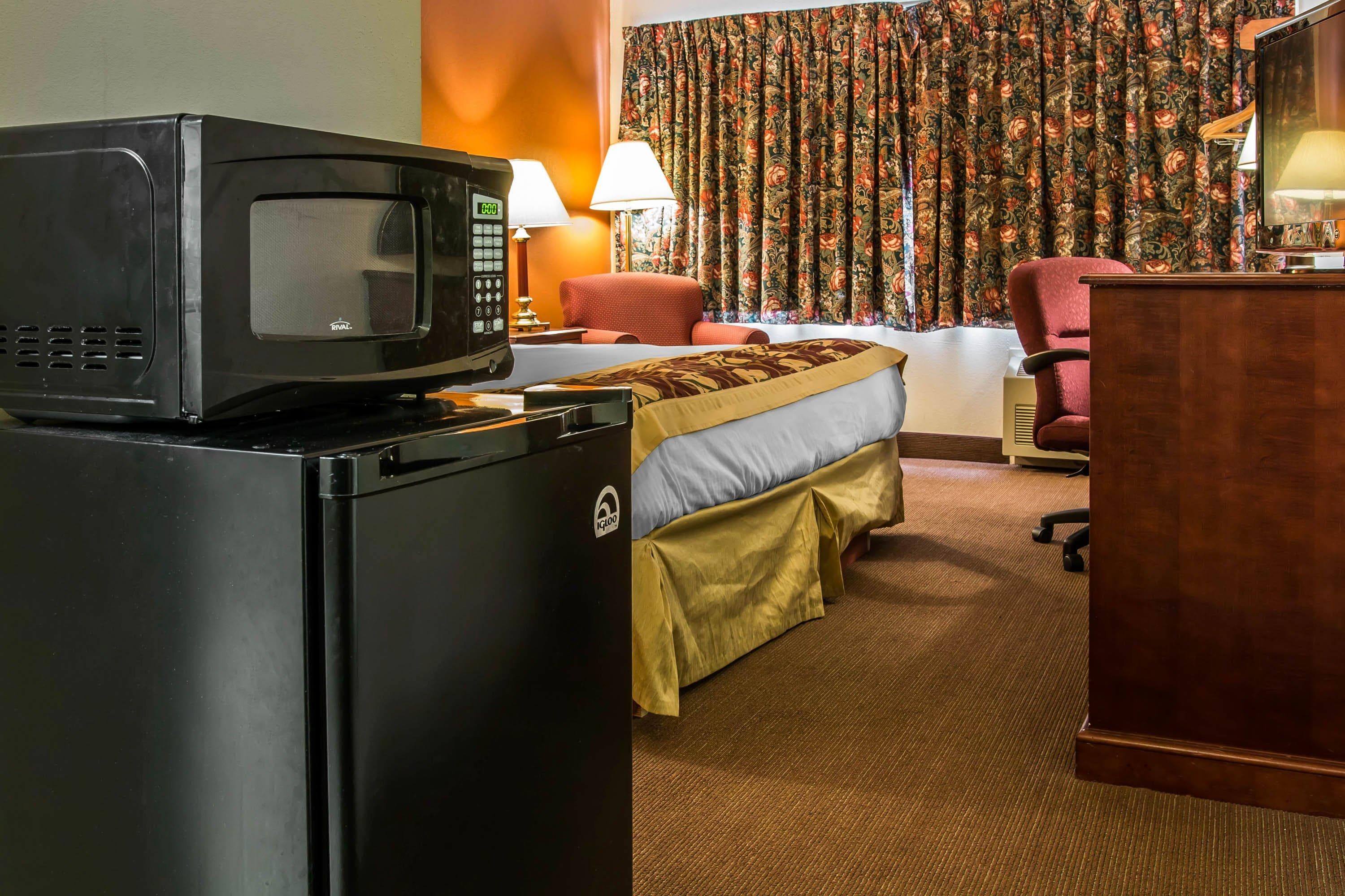 Rodeway Inn Muskegon Airport — 7