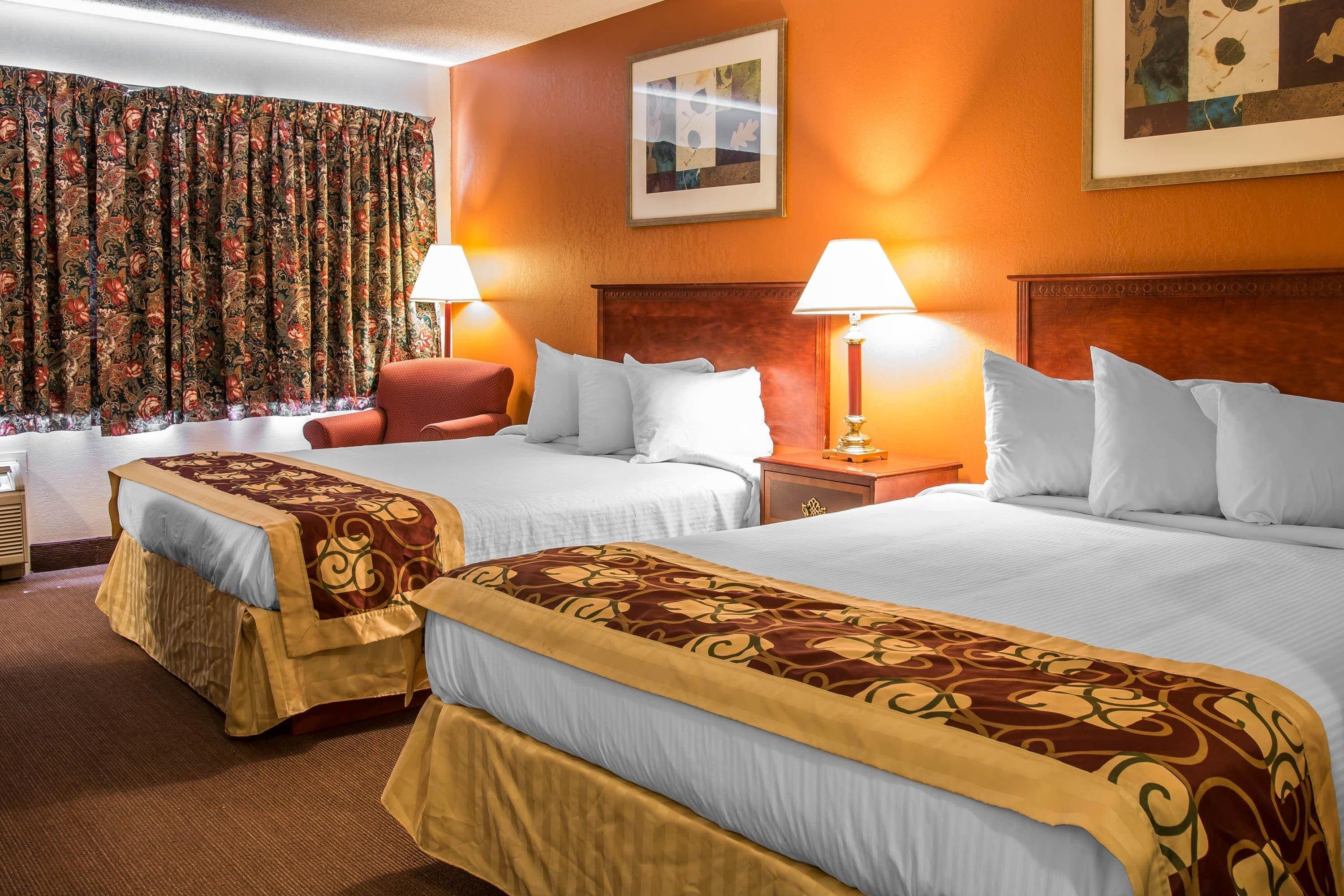 Rodeway Inn Muskegon Airport - Image 1