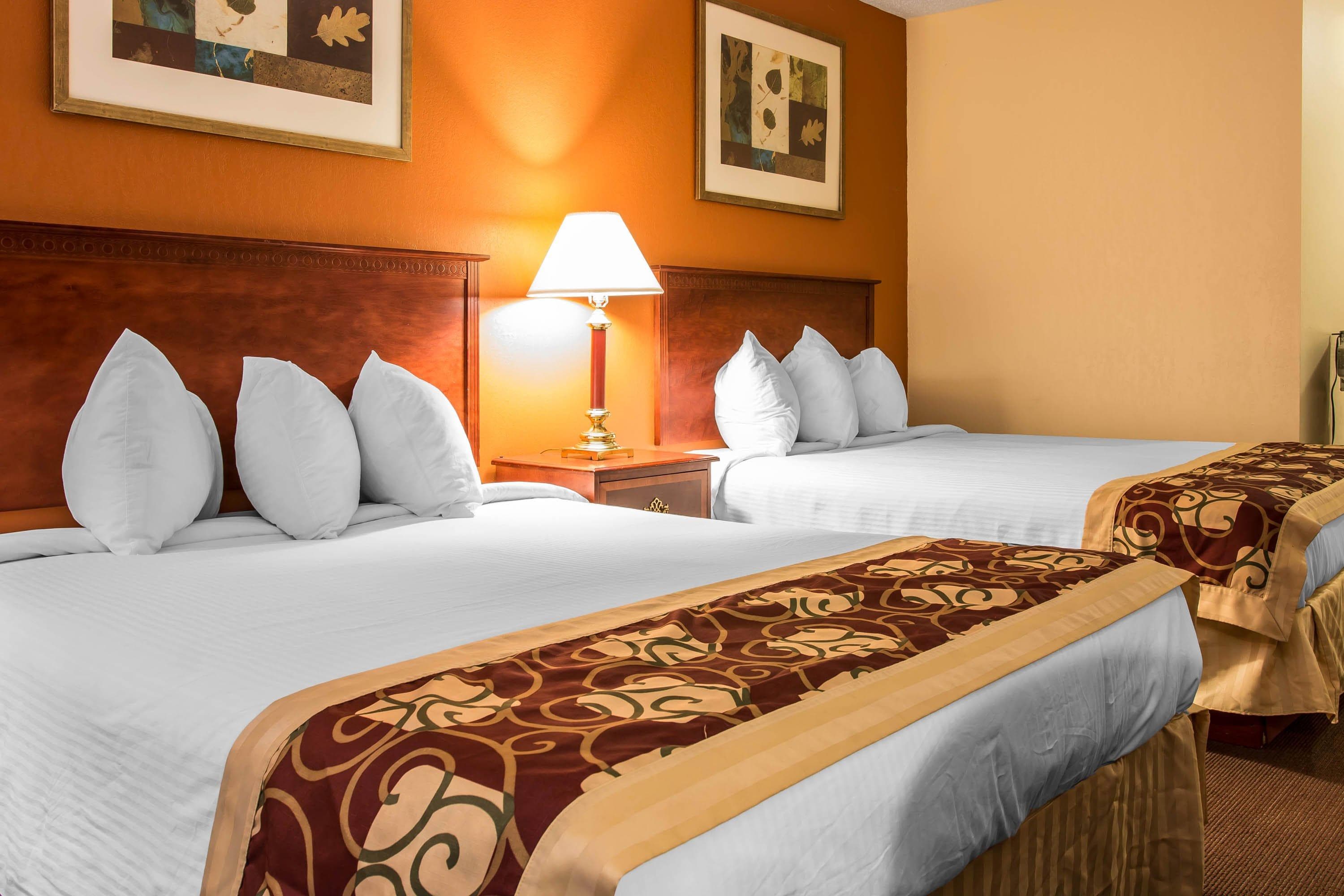 Rodeway Inn Muskegon Airport — 24