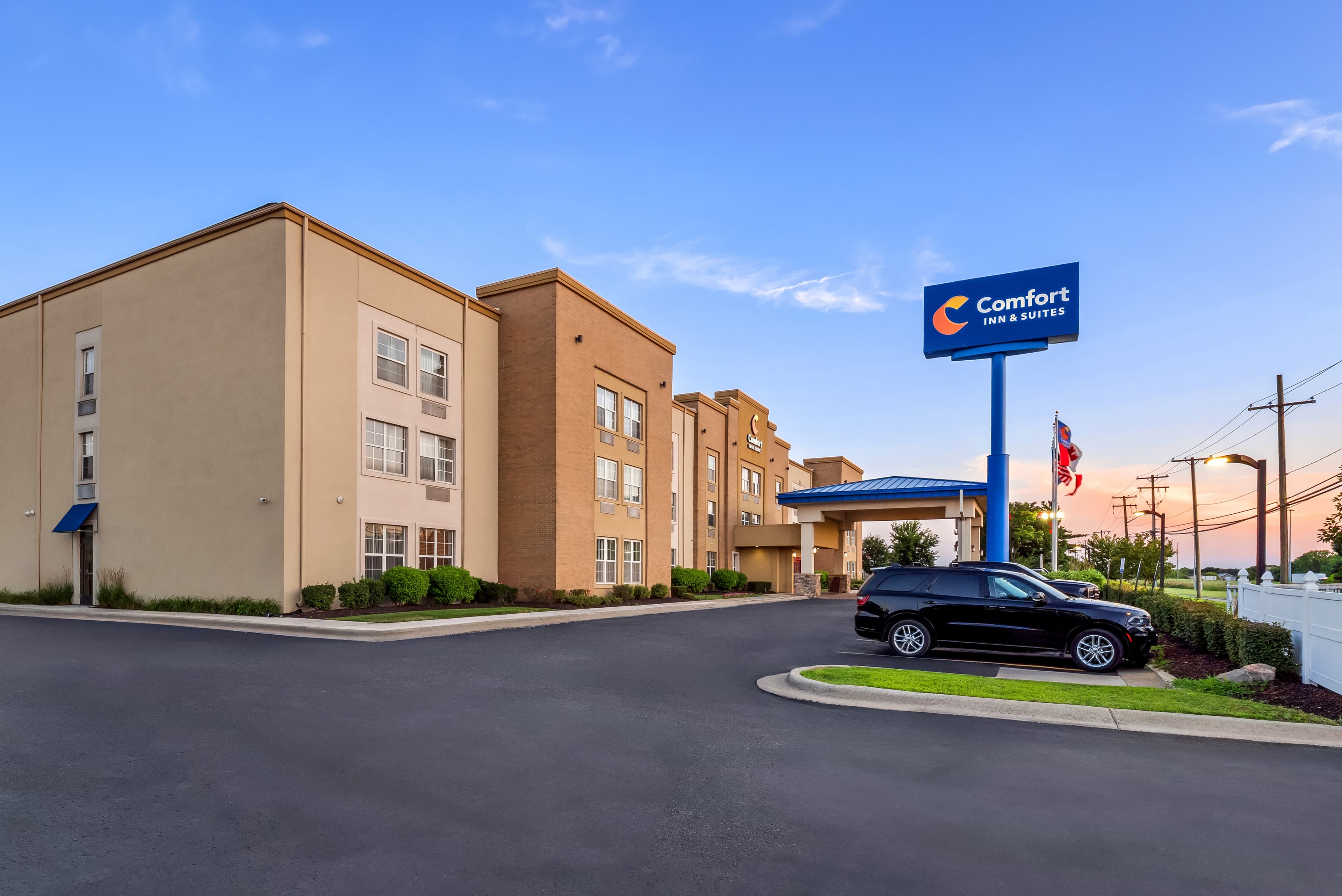 Comfort Inn & Suites Allen Park - Dearborn - Image 1