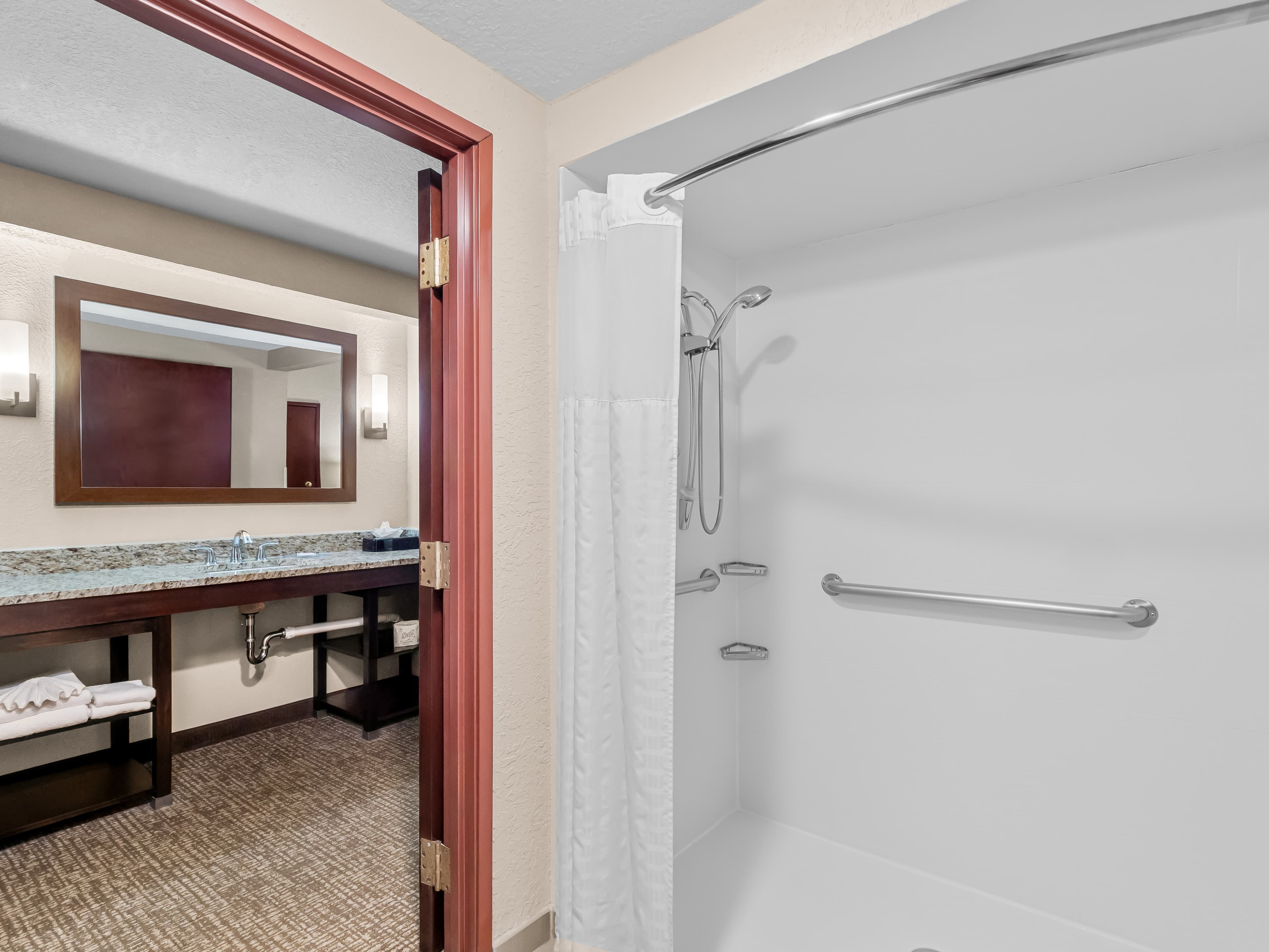 Comfort Inn & Suites Allen Park - Dearborn — 10