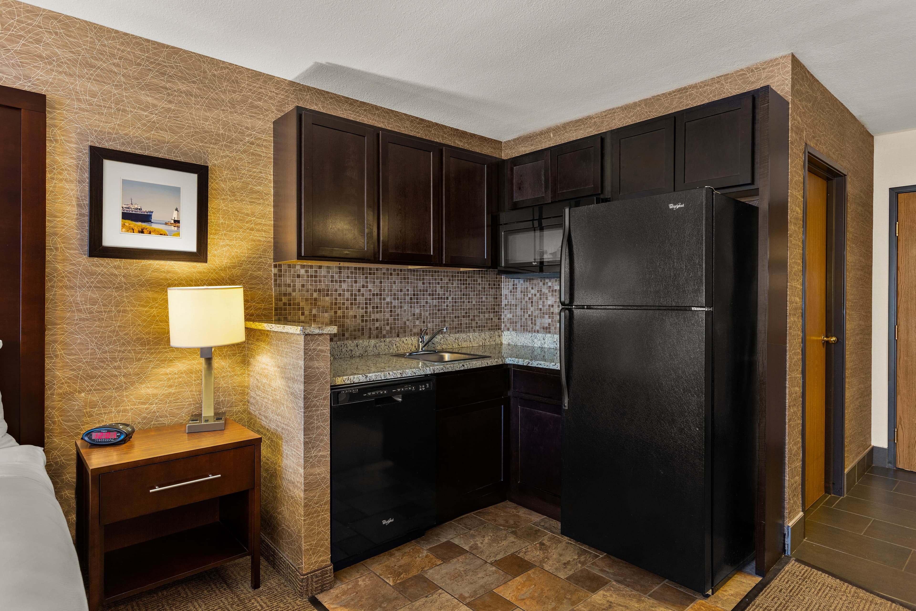 Comfort Inn & Suites Ludington near US-10 - Image 3
