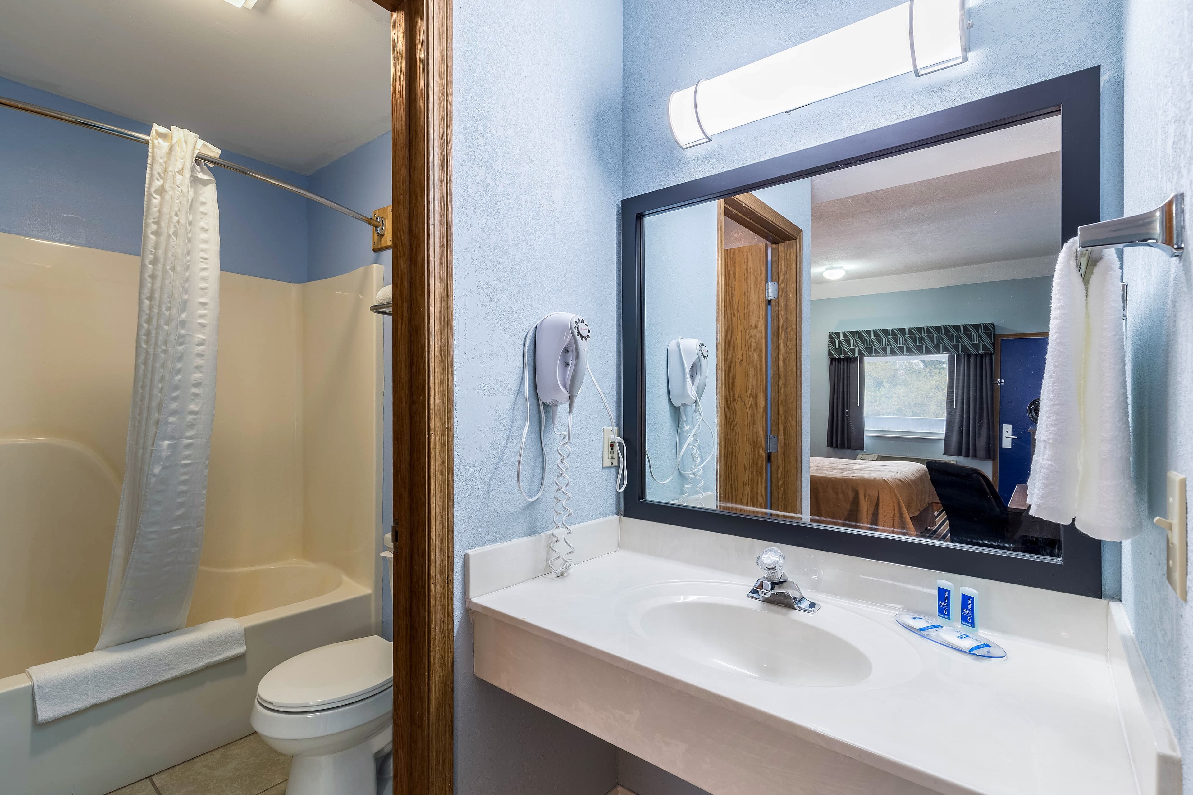 Rodeway Inn Ludington - Image 5