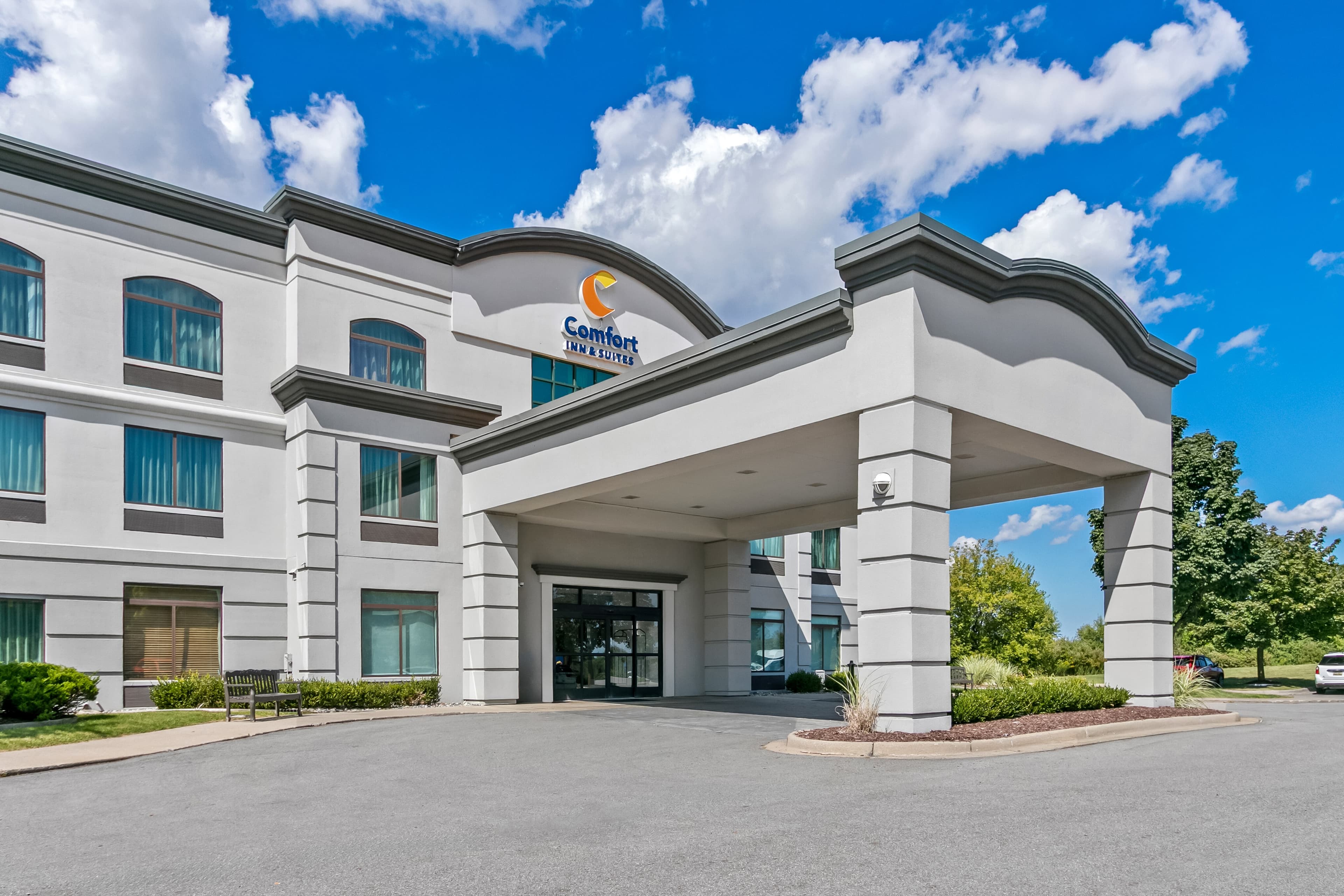 Comfort Inn & Suites Grand Blanc/Flint - Image 1