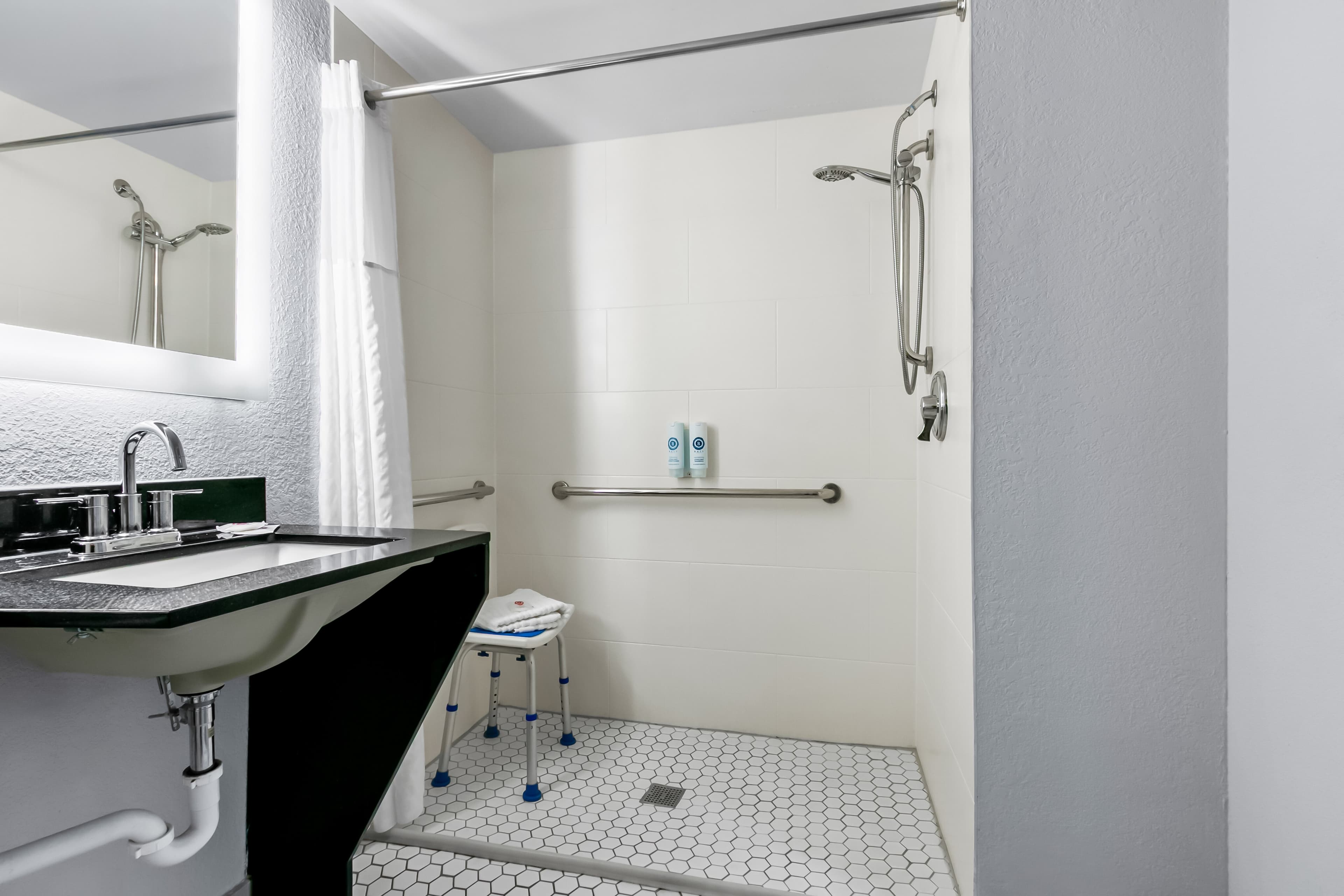 Comfort Inn & Suites Grand Blanc/Flint - Image 5