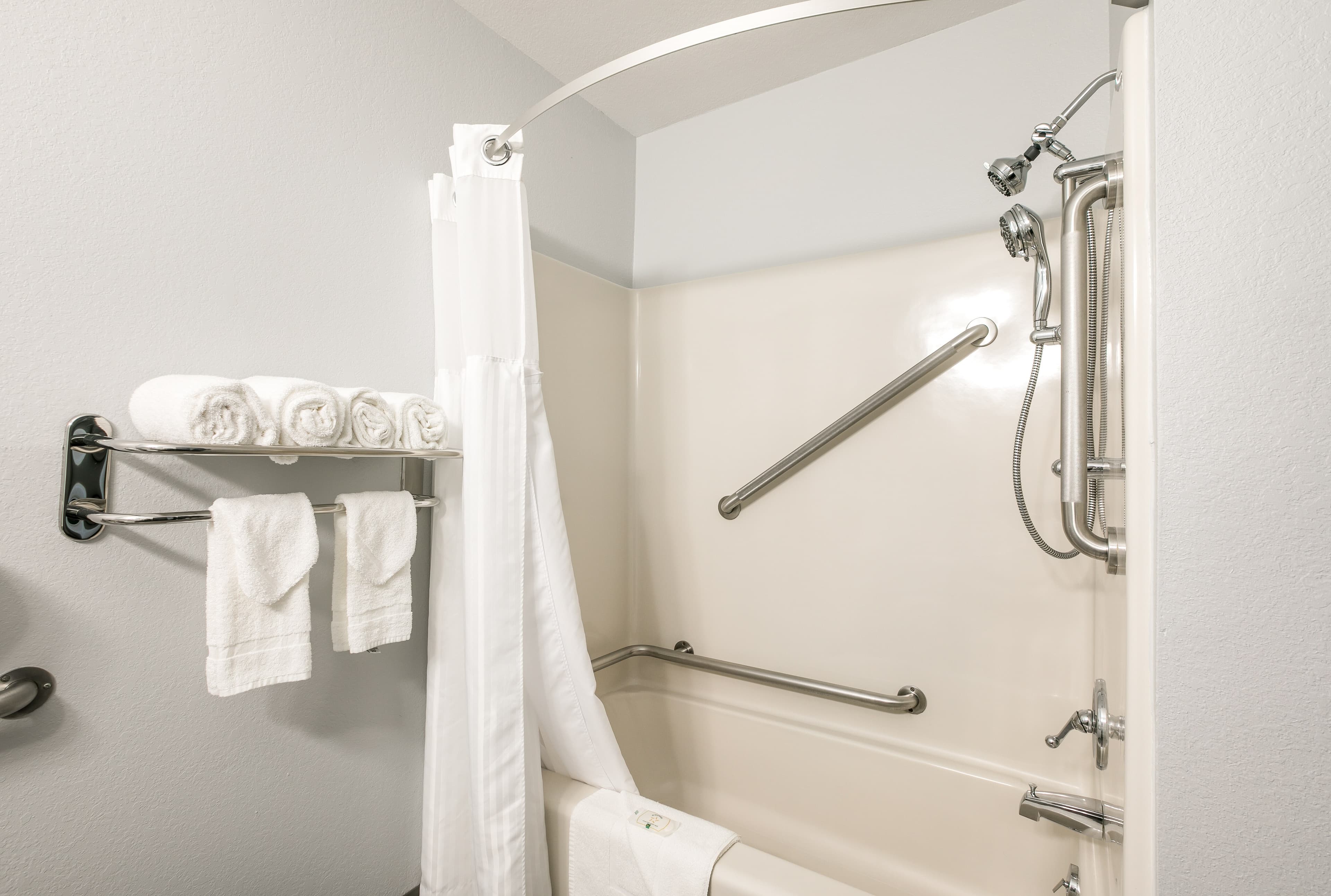 Quality Inn Marquette - Image 5