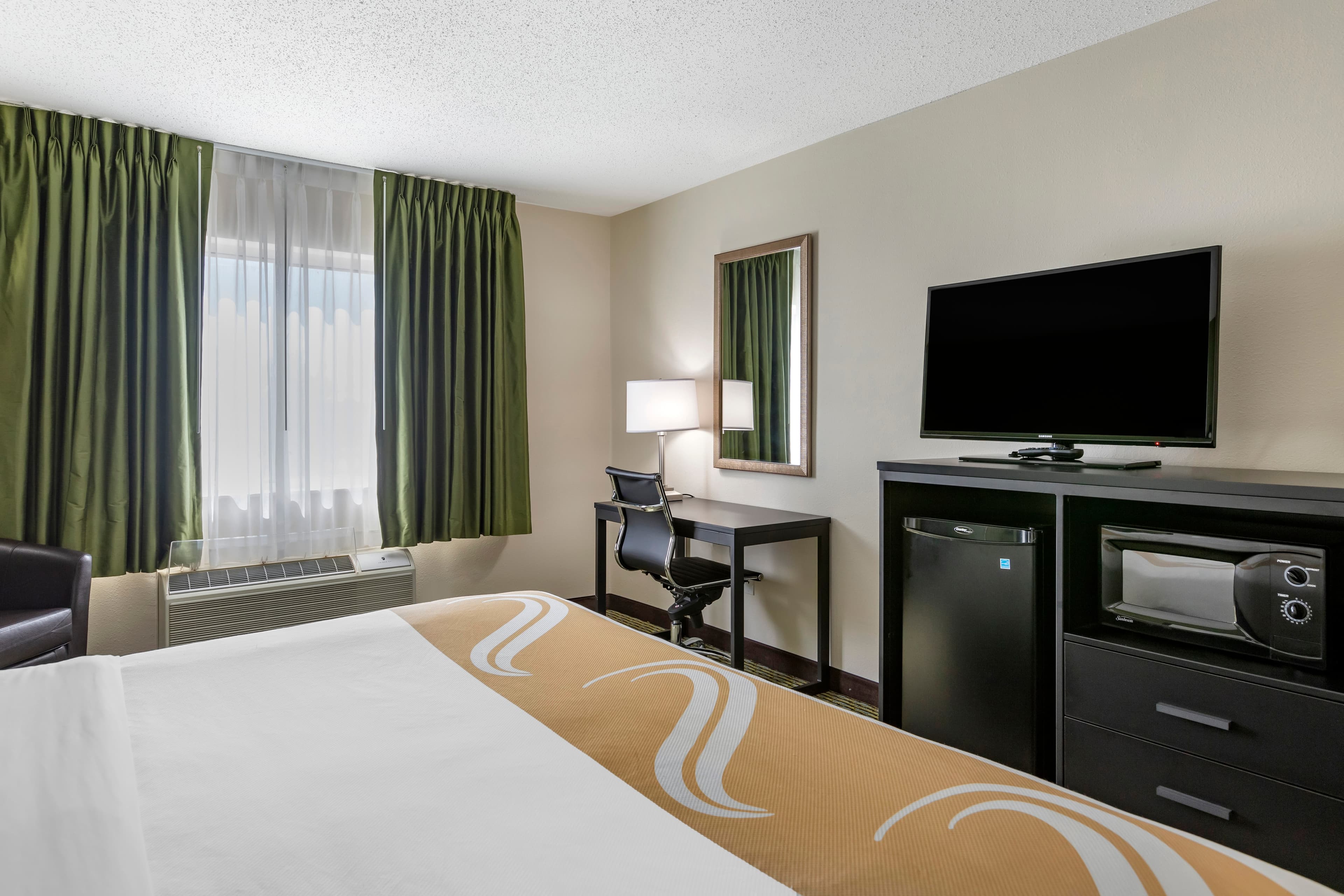 Quality Inn & Suites - Image 3