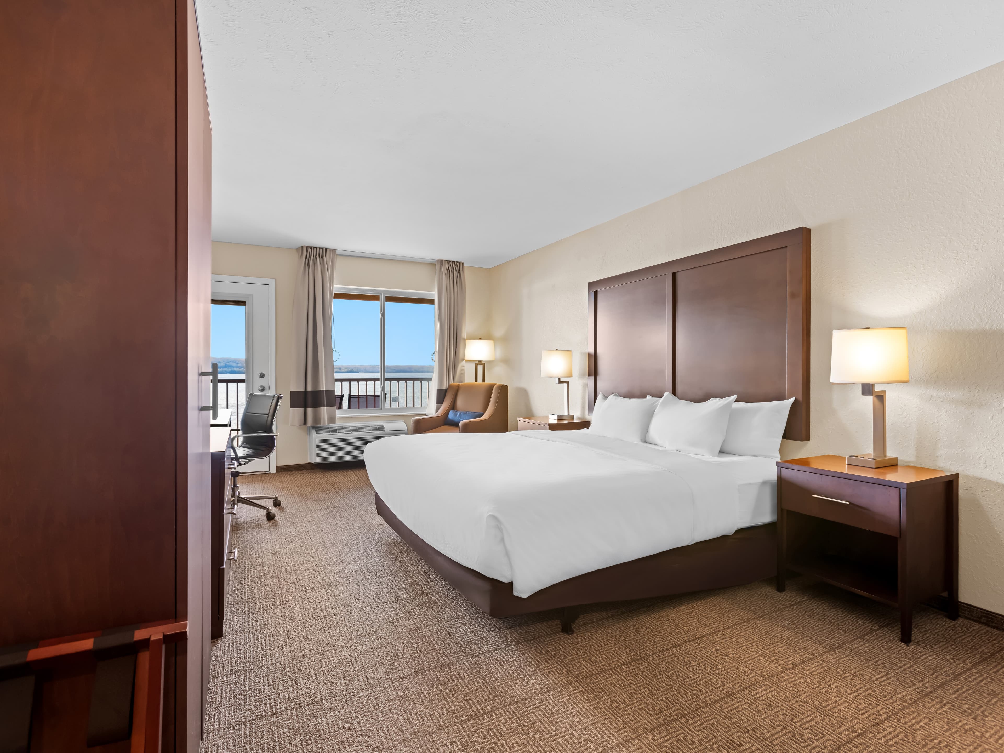 Comfort Inn & Suites Munising-Lakefront - Image 2