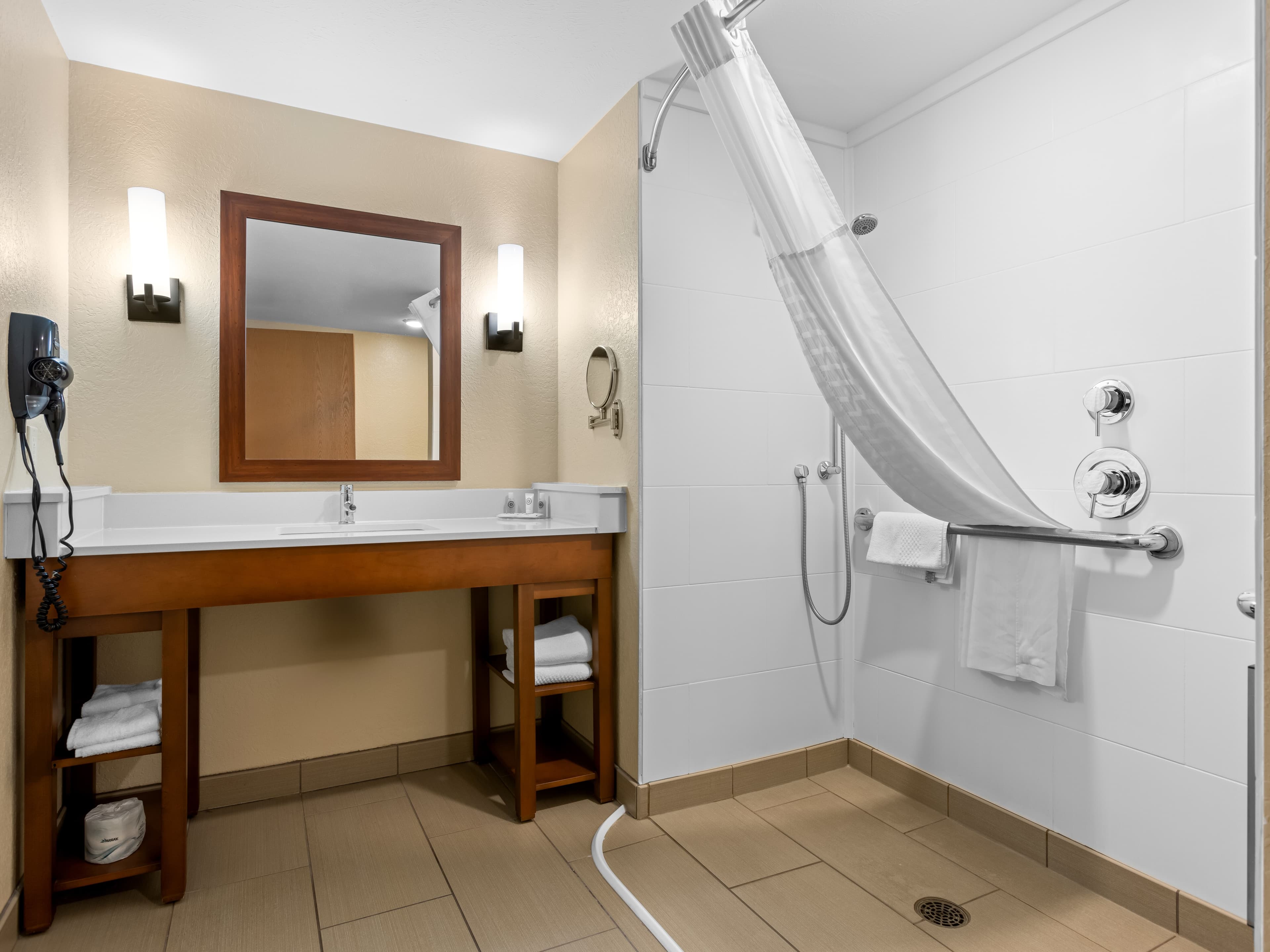 Comfort Inn & Suites Munising-Lakefront - Image 5
