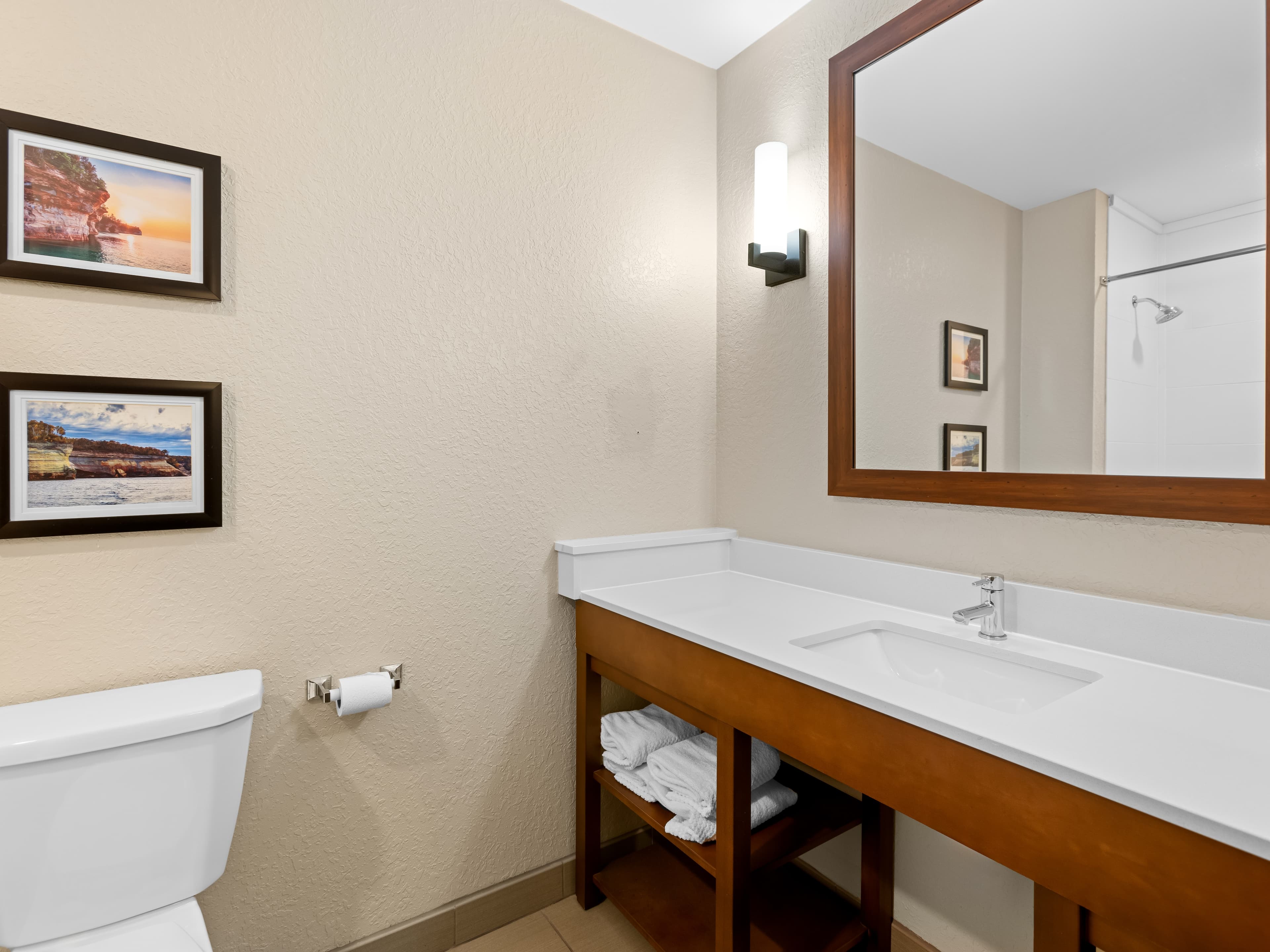 Comfort Inn & Suites Munising-Lakefront — 38
