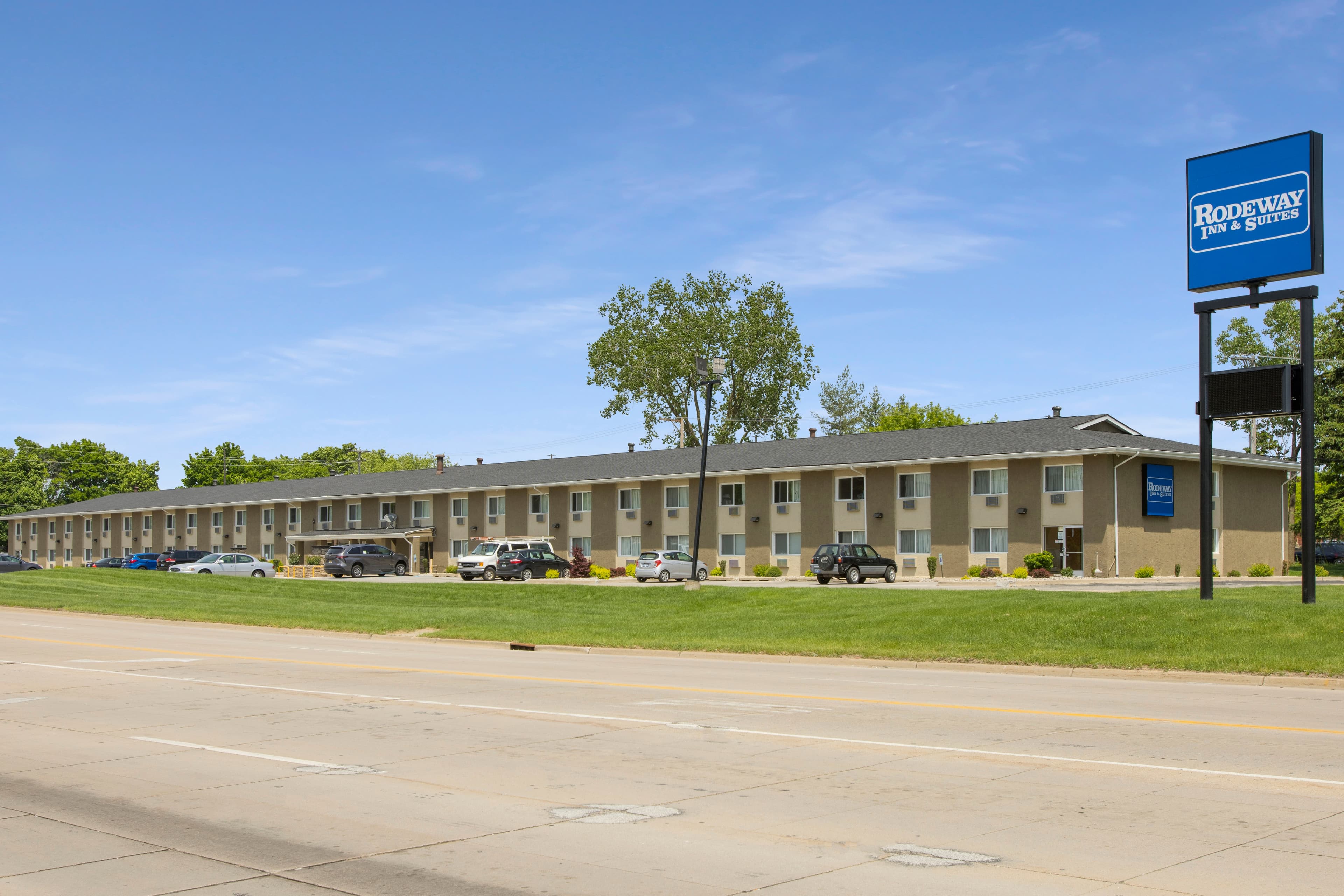 Rodeway Inn & Suites Grand Rapids Southeast - Image 1