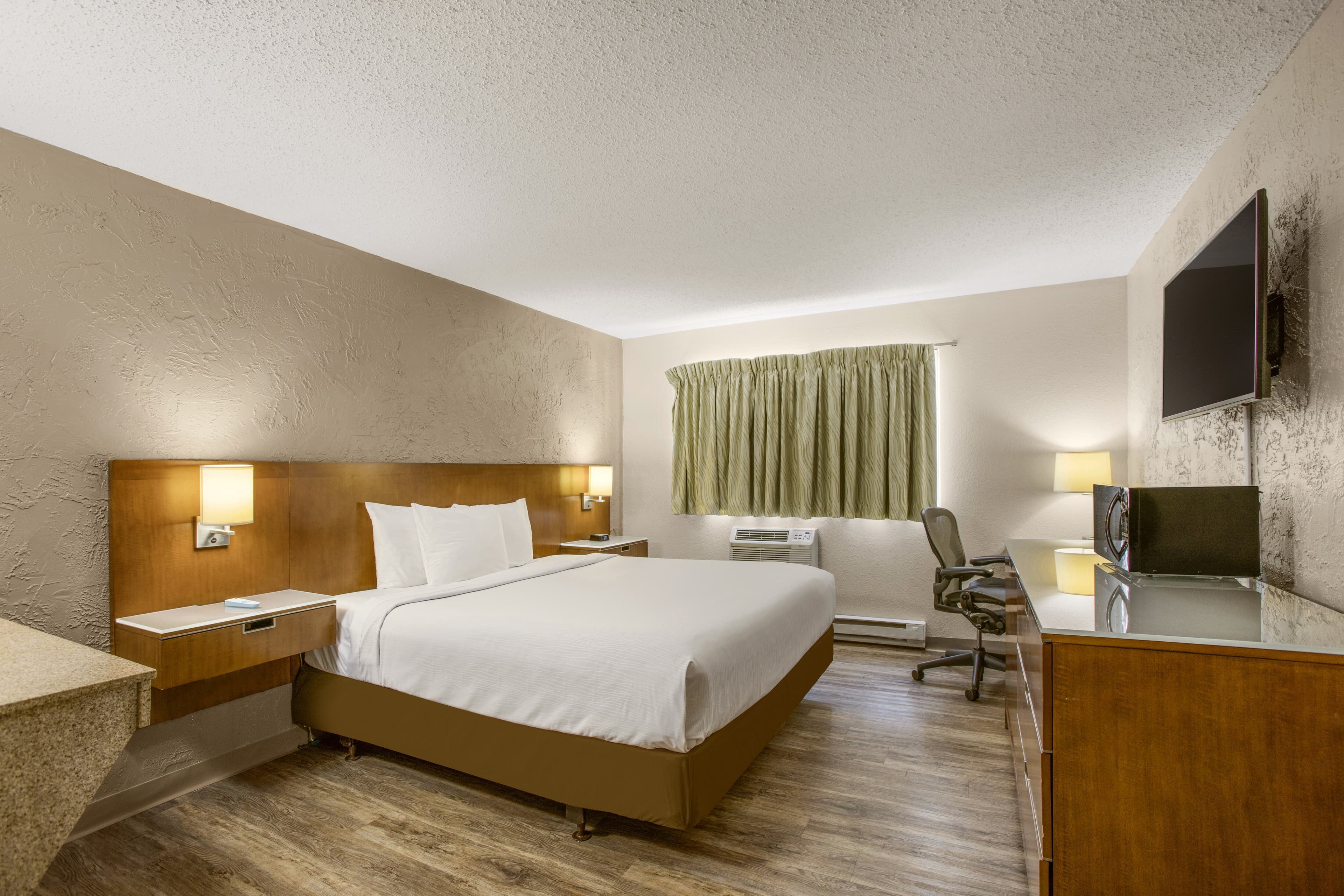 Rodeway Inn & Suites Grand Rapids Southeast - Image 3