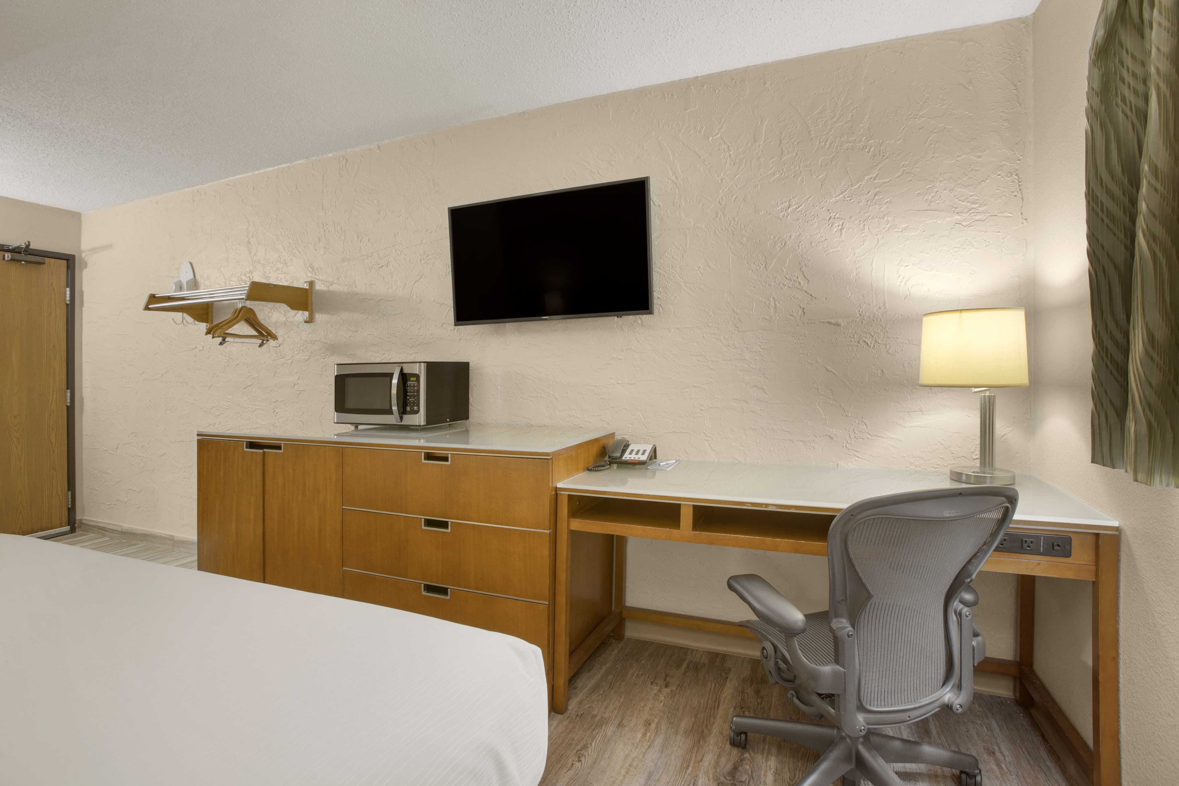 Rodeway Inn & Suites Grand Rapids Southeast — 10