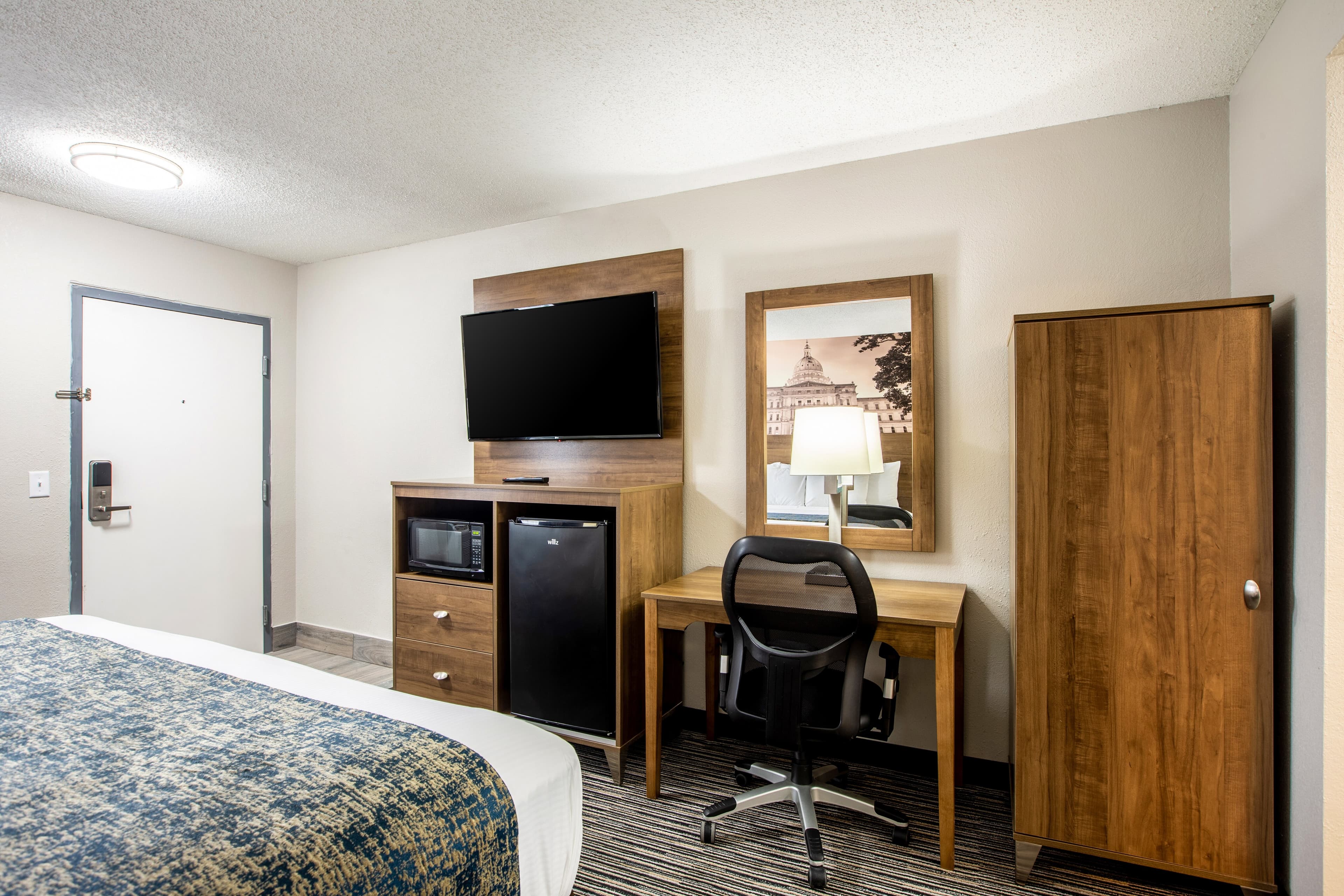 Clarion Pointe East Lansing University Area — 11