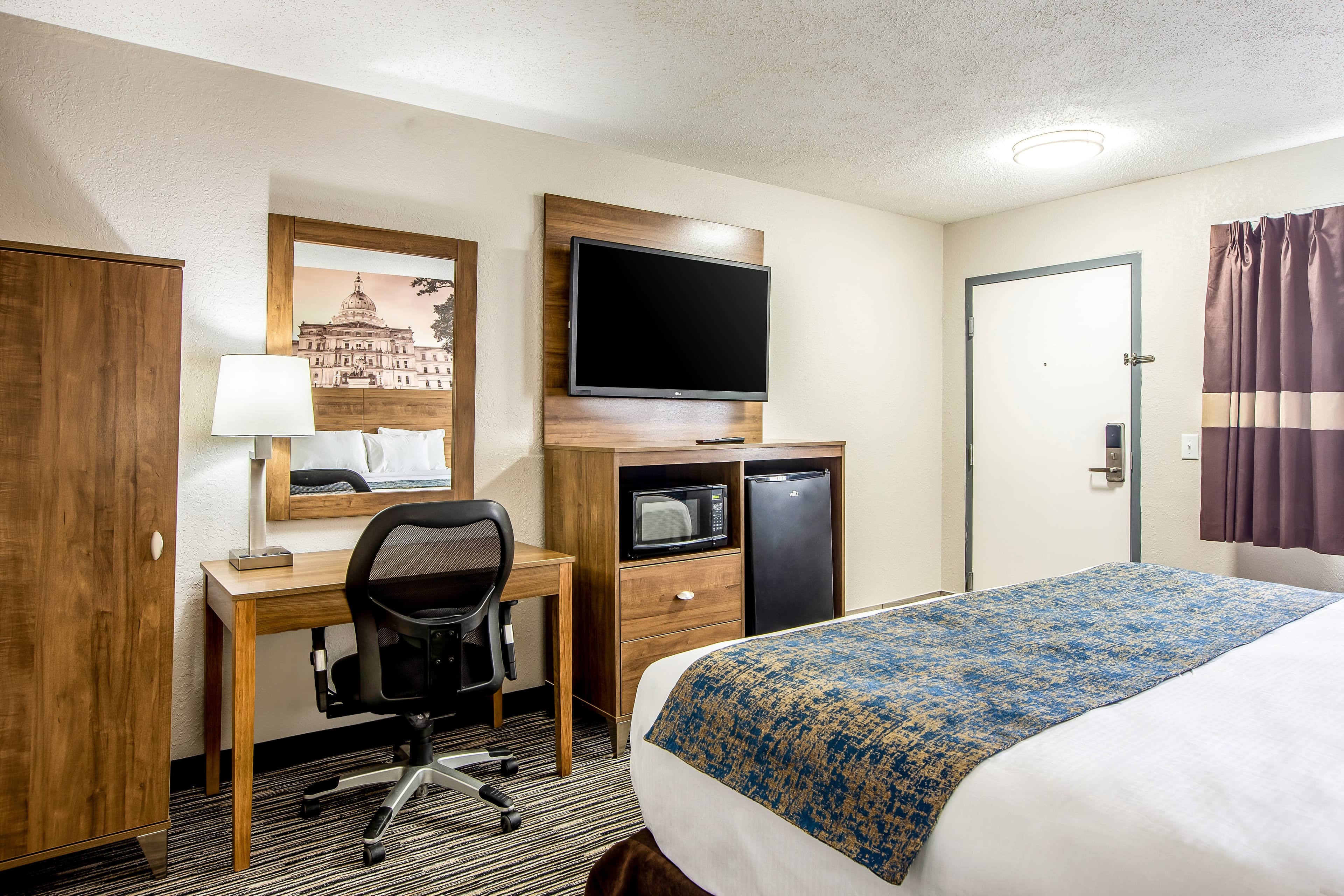 Clarion Pointe East Lansing University Area — 15
