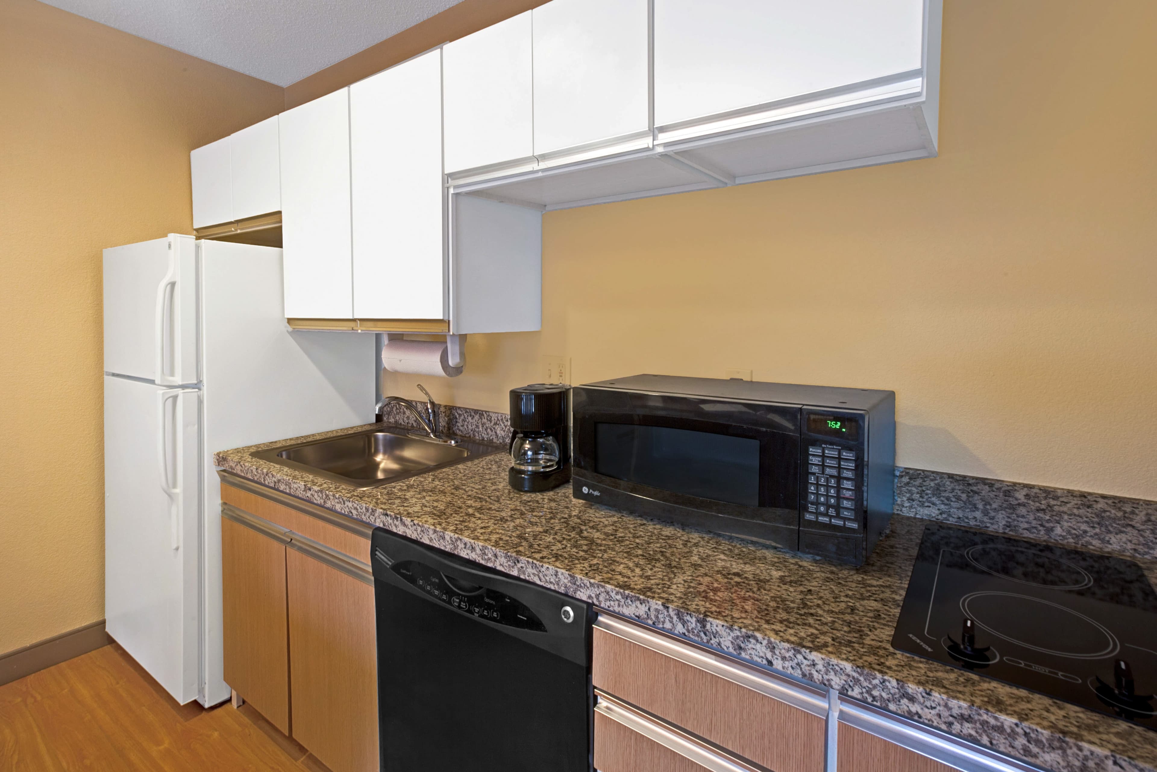MainStay Suites Detroit Auburn Hills - Image 4