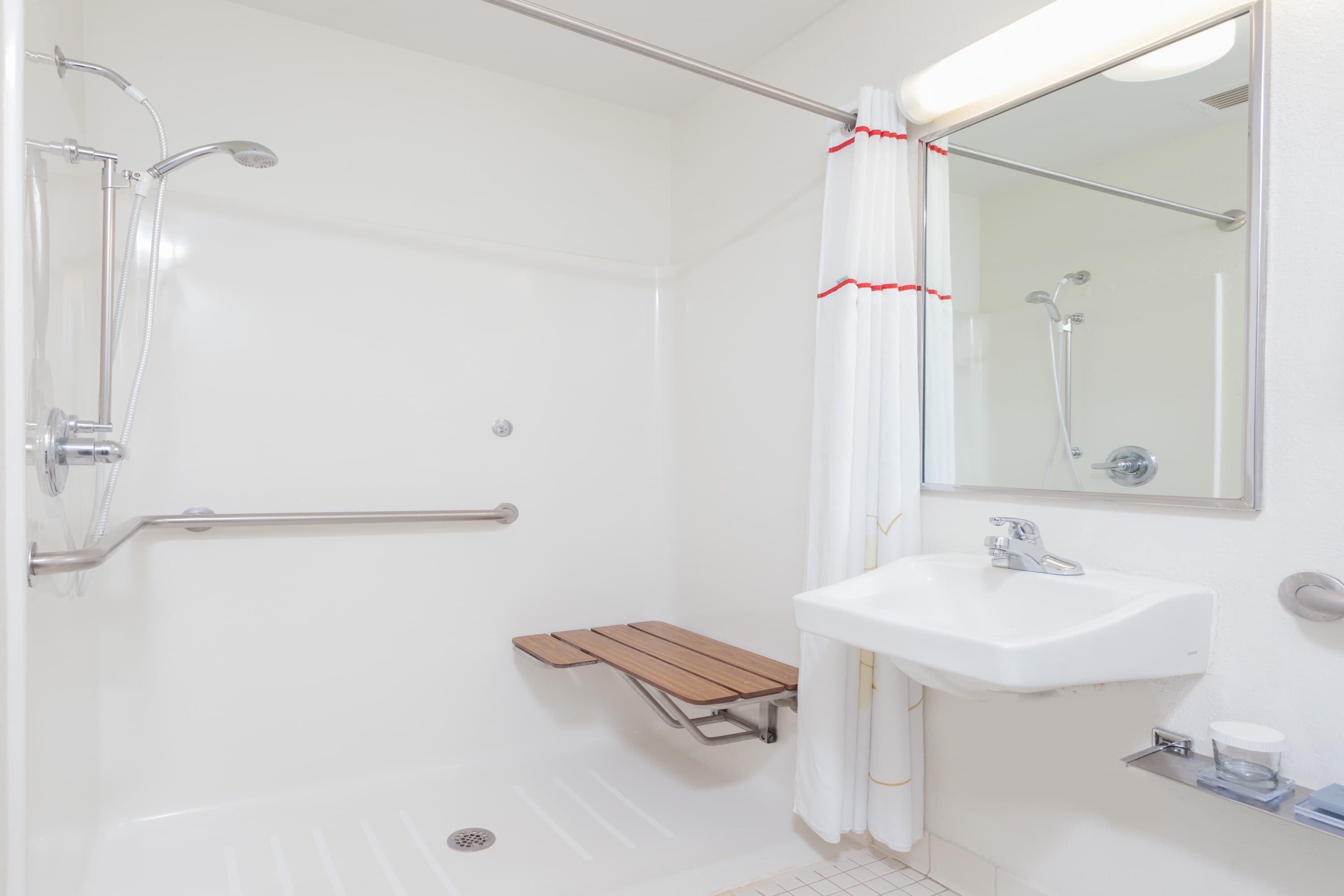 MainStay Suites Detroit Farmington Hills - Image 3