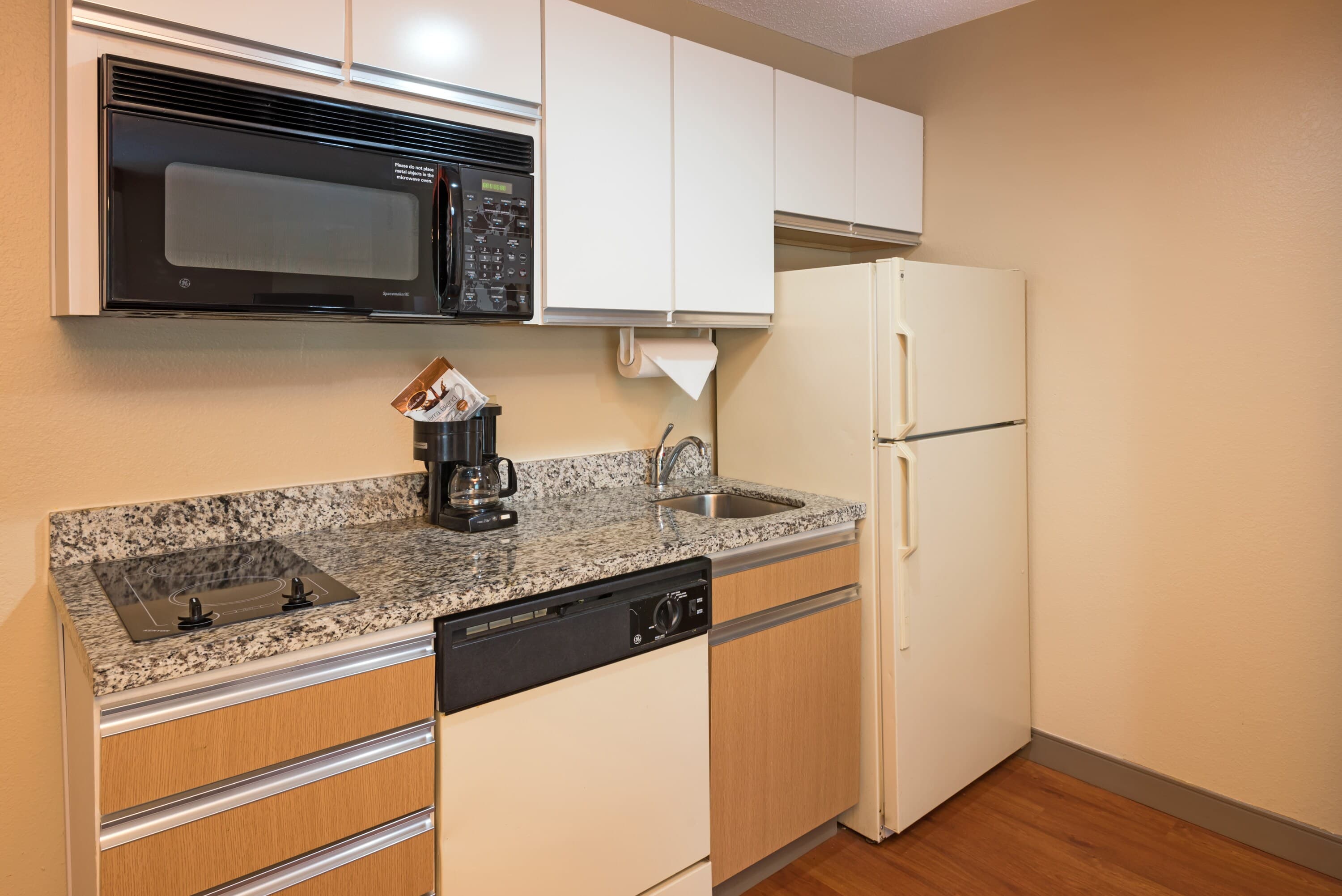 MainStay Suites Detroit Farmington Hills - Image 1