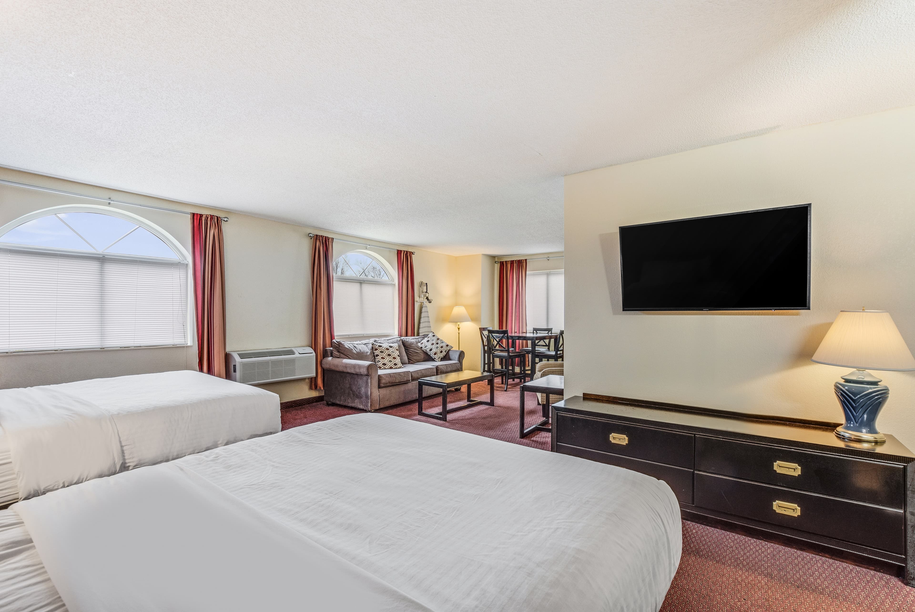 Econo Lodge Whitehall near Michigan's Adventure - Image 5